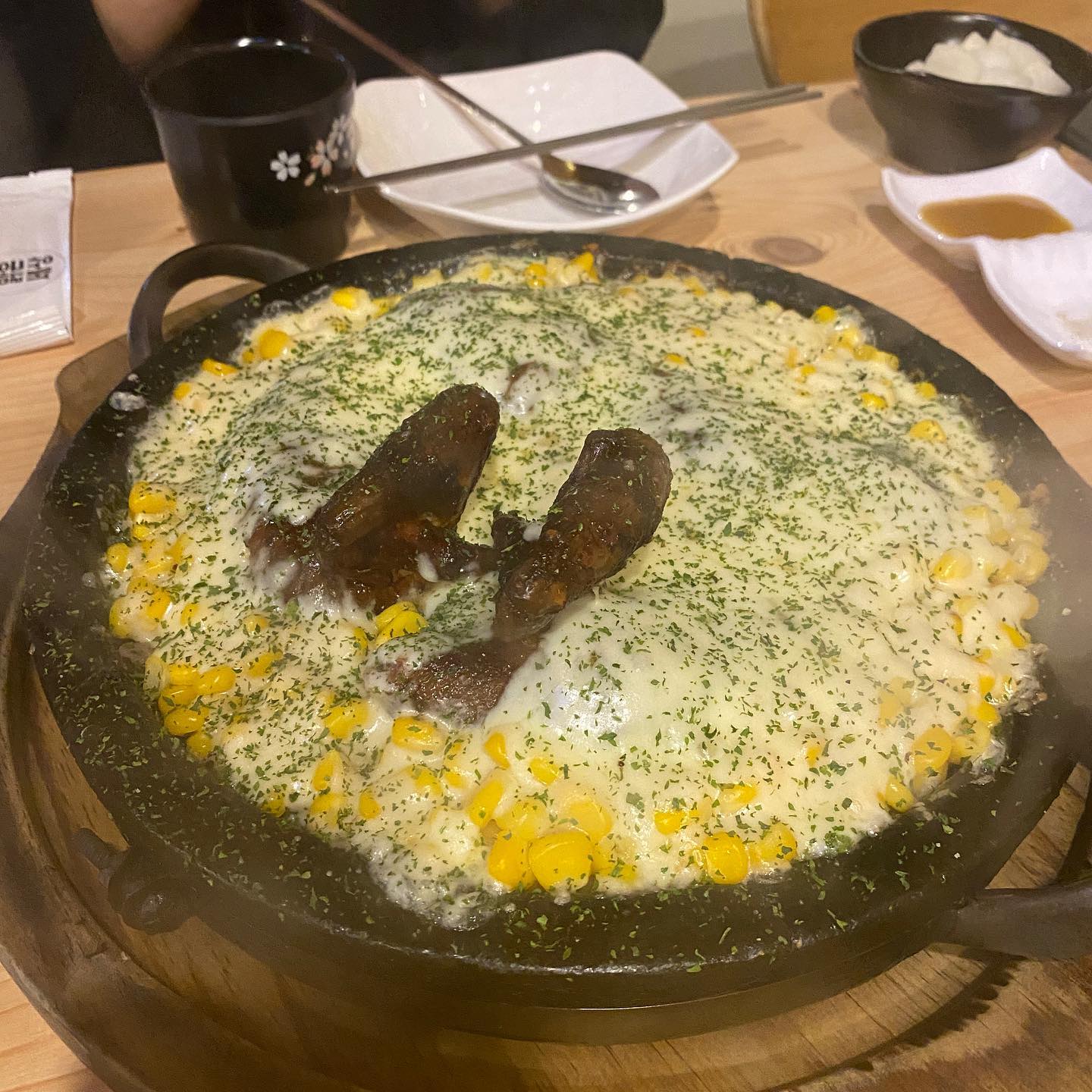 ⭐️참나무 장작구이 누룽지통닭 냉정점⭐️

치즈콘 장닭 22.0

😇 양 많도 달달한 소스, 퍽퍽하지 않은 살, 소주와 먹기 좋은 밑반찬
😨 오는 길이 오르막길
❤️ 재방문의사 o

#참나무장작구이누룽지통닭 #참나무장작구이 #냉정점 #콘치즈장닭
