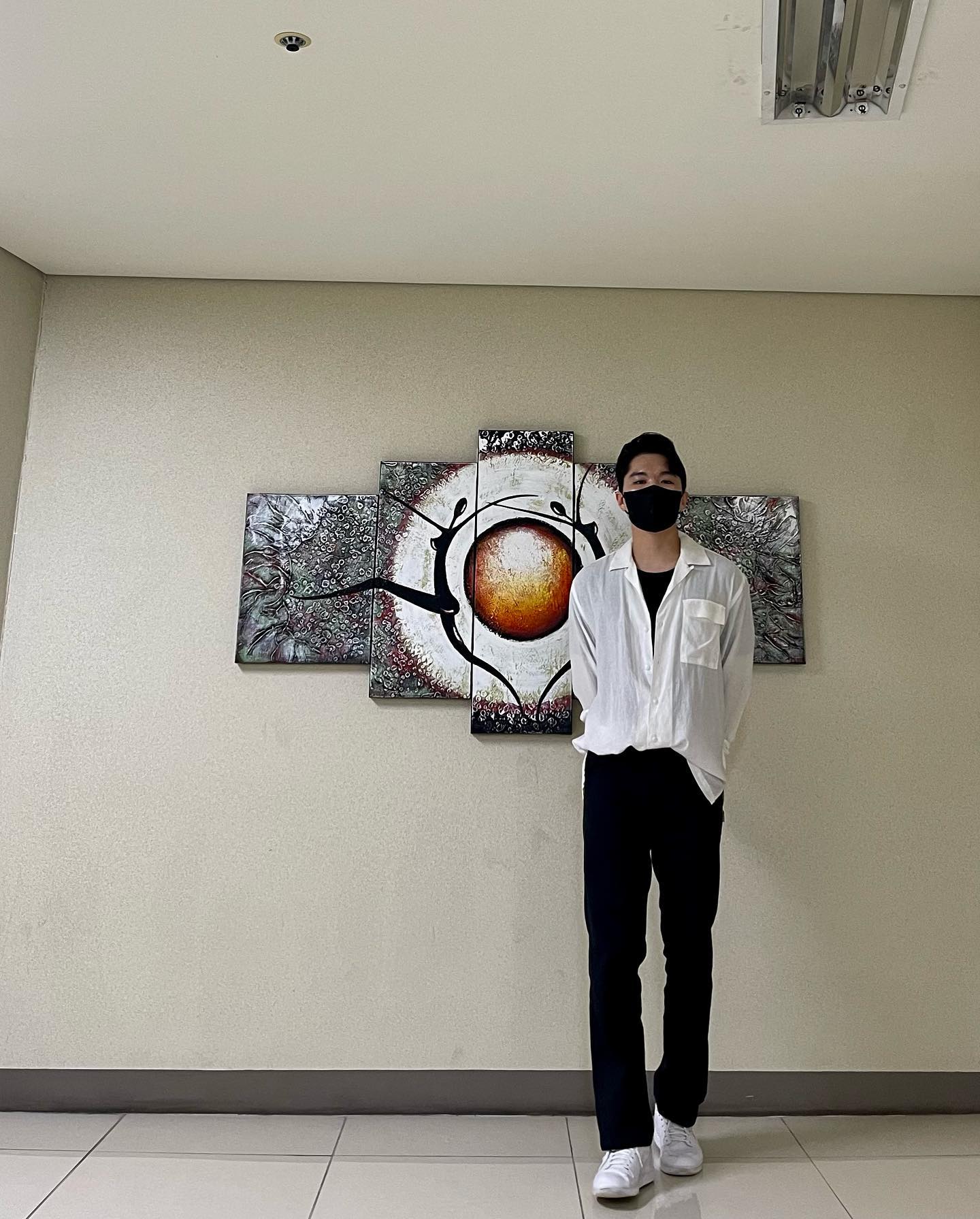 데일리룩30
여의도 나가면서 깔끔하게 입어봤습니다🫣🫣 날이 너무 더워요…

#데일리룩 #데일리 #dailylook #daily #fashion #패션스타그램 #블랙앤화이트 #디키즈 #대학생 #여의도 #선팔 #맞팔 #선팔맞팔 #협찬환영 #린넨셔츠 #좋아요반사 #나이키 #조던