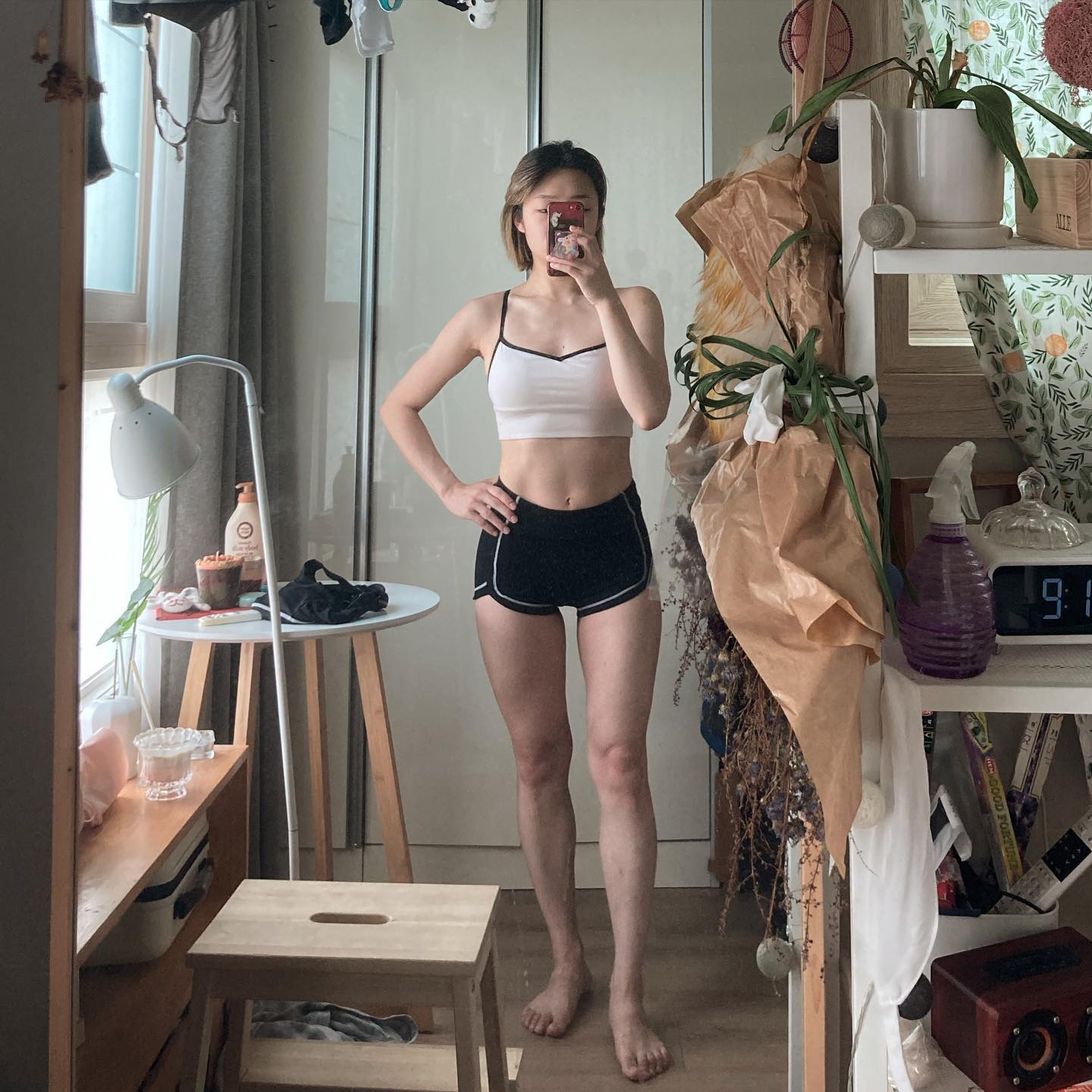#인체의신비 #됴리어트_체지방이야기 
🦦첫째사진: 어제
🦦둘째사진:작년바프전날

작년 바프 때랑은 체지방 차이가 
3-4키로 정도밖에 안나는데
그때랑은 확연히 차이나는 눈바디..인체의 신비다 증말!

확실히 실제로 보면 지금 얼굴이 나은데,
사진 찍힌 거 보면 지금보단 3-4키로
뺀 편이 더 말라보이고 이뻐보임 ..
항상 바프때 사진 보면..

'아... 더 뺄까?'ㅋㅋㅋㅋㅋ

생각해보면 처음 살 빼기 시작했을 때, 
지금보다 지방 4-5키로 정도 더 있었으니... 말이 된다.
그때는 엄청 통통했던 거 생각하면
체지방의 부피란 어마어마 한듯 
ㅋㅋㅋ

(인체의 신비가 아니라... 체지방의 신비...?)

마지막 영상은 #어운완 #어클완 ~