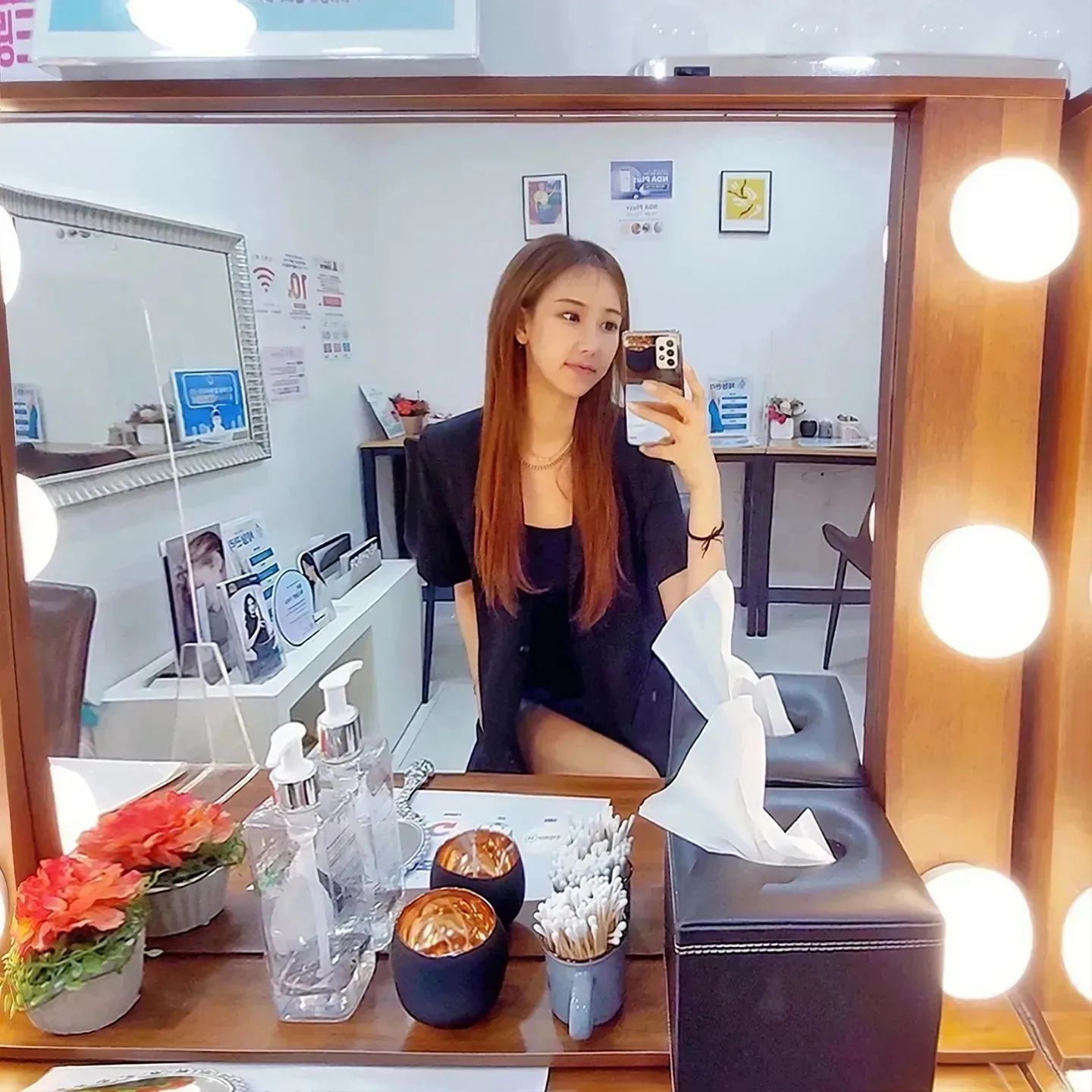 예뽀지는건 너모 힘들어
요즘 관리를 너무 소홀했던거 같아서
오랜만에 늘 믿고 가는 미케이의원 다녀옴!!
급예약해서 인모드 받고왔는데 
역시나 오랜만에 방문에도 넘나 친절하구
꼼꼼하게 시술해 주셔서 너무 좋아뜸
 
원장님이 말두 재밌게 걸어주시면서
시술해 주셔서 시술이 따끔따끔 아파두 웃으면서 시술 받구옴ㅋㅋㅋㅋ
역시 관리는 주기적으로 받는게 제일인듯.
내일은 더이뻐질끄야
⠀
#미케이의원 #강남피부과 #서초피부과 #인모드리프팅 #지방분해 #인모드레이저 #미케이의원 #강남인모드 #서초인모드 #강남역 #인모드맛집 #무통레이저 #인모드후기