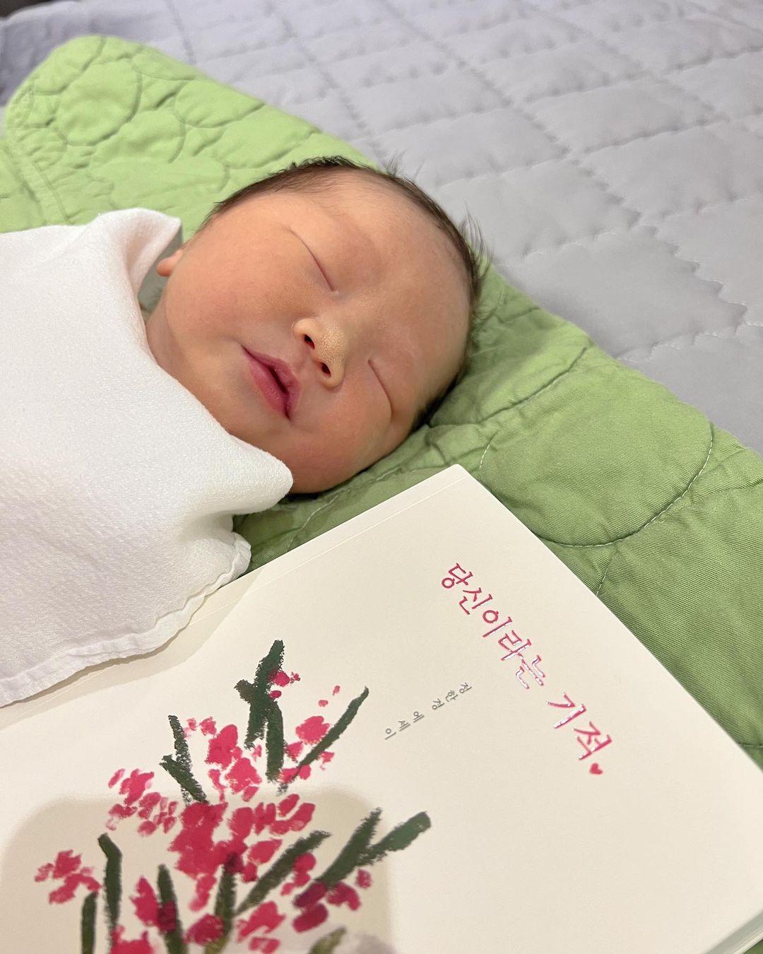 류요정 💕 on Instagram: “#광고 #당신이라는기적 하유니를 낳고 들어간 조리원에서 너무 소중한 하윤이를 만나고 케어하며 잘 지내긴 했지만 창문도 없는 오래된 시설에서 주는 답