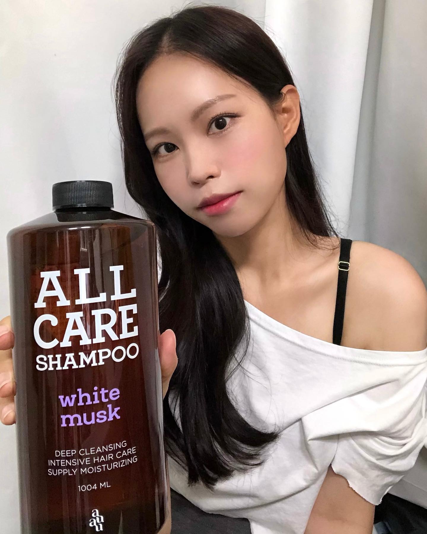 #광고 

 auau_official 

두피도 피부관리하는것처럼 해줘야 하는거 아시죠!!? 
아유아유 올케어 샴푸는 두피 속 노폐물을 깨끗하게 씻겨주고 푸석한 모발을 윤기있는 모발로 바꿔준답니당 :) 

소량으로도 풍성한 거품이 생기고 
향도 평소에 애정하는 화이트 머스크라 씻을때마다 기분이 좋아져요☺️

손상모케어에 향까지 갖춘 제품이라 너무 좋았어요(◍•ᴗ•◍)

#아유아유 #아유아유올케어샴푸 #아유아유샴푸 #올케어샴푸 #샴푸 #샴푸추천 #대용량샴푸 #헤어샴푸 #헤어샴푸추천#헤어케어샴푸 #헤어케어제품 #샴푸맛집 #대용량샴푸추천 #향기샴푸 #머릿결케어 #헤어케어템 #모발케어샴푸 #두피케어샴푸 #두피케어샴푸추천