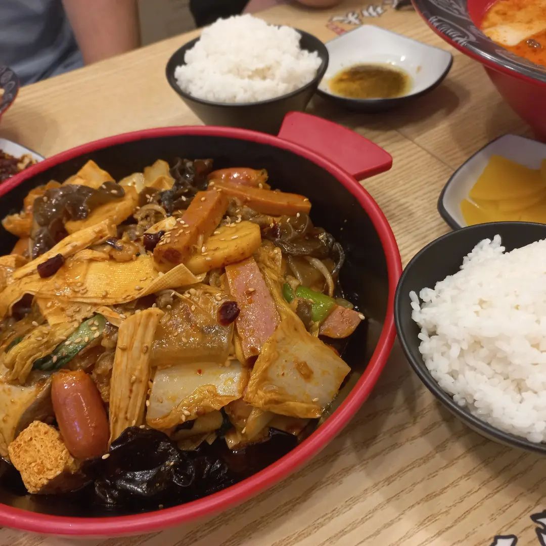 매콤하고 얼큰한게 땡길 때~
일요일 마무리로 마라탕과 마라샹궈.
먹고 광교호수공원 산책하며 열량 소모^^
#마라탕 #마라향궈 #용인시맛집 #흥덕점탕화쿵푸마라탕 #탕화쿵푸 #먹빵