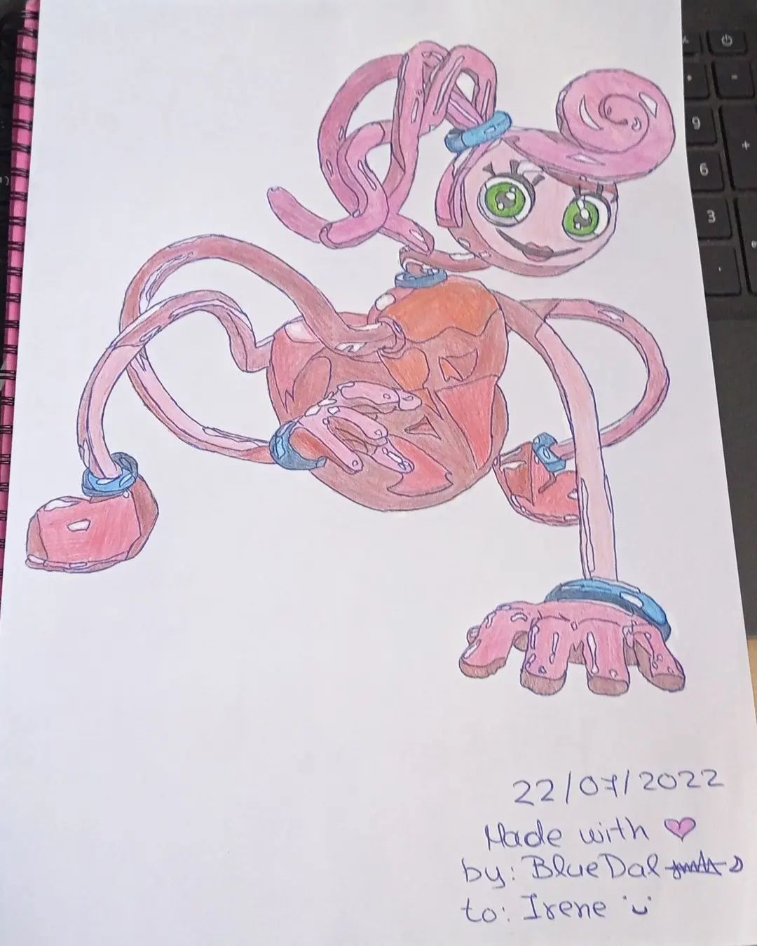 I wanted to post this yesterday morning, but I forgot lol, anyways here is miss Mommy Long Legs requested by my niece, Irene! Again, I kinda struggled with the colors (that's what's happening when you only got 12 colored pencils, dear) amd I tried a lot with mixing and matching some colors, to get as close as possible to the colors of the reference (it's the 2nd picture, once again credits to the owner) and get the results I wanted. Anyway, I hope she likes the drawing (spoiler alert: she loves it-she saw the picture of it that I sent to her sister lol)  and she gets pleased with the artwork she requested!
#Drawing #MommyLongLegs #MommyLongLegsFanart #PoppyPlaytine #PoppyPlaytimeFanart #Art