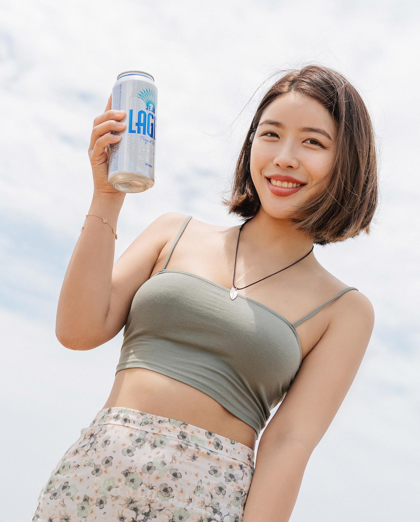 Jeju Lager Project 001 🏄🏾‍♂️🏄🏾‍♂️
 
제주맥주에서 출시한 첫번째 라거 ❣️ 
마실 때 뒷끝 없이 깔끔한 맛 💛 쫀맛
라거이지만 에일처럼 은은하게 퍼지는 시트러스한 향 덕분에 !! 더운 여름 시원해지는 느낌이었다 😆😆 
 
파도 없던 만리포니아 .. 
제주라거 없었으면 큰일날뻔했다 😁🦅
jejubeerofficial 맛있는 맥주 더 만들어주세뇨!!!
 
 
 
 
 
 
 
#제주맥주 #제주라거 #제품제공 #인스타 #사진 #스냅사진 #좋아요 #맥주 #여름 #서핑 #surfer #likeforlikes #like #instalike #금손남친 #좋아요반사
