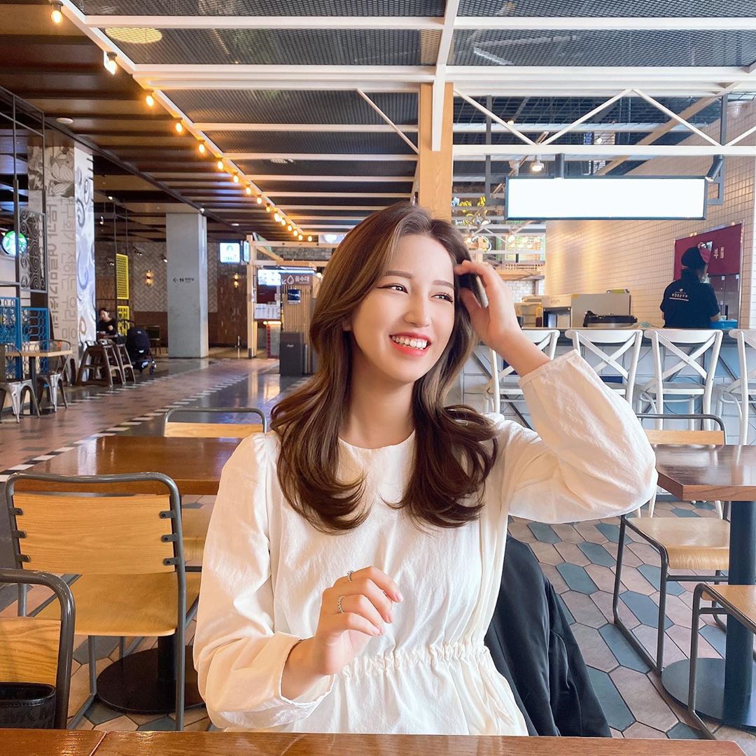 Ye-seul Kwon on Instagram: “💇🏻‍♀️✨
#성수동미용실 #성수미용실 #서울숲미용실 #뚝섬미용실
#헤어디자인살롱다수 #다수헤어 #다수”