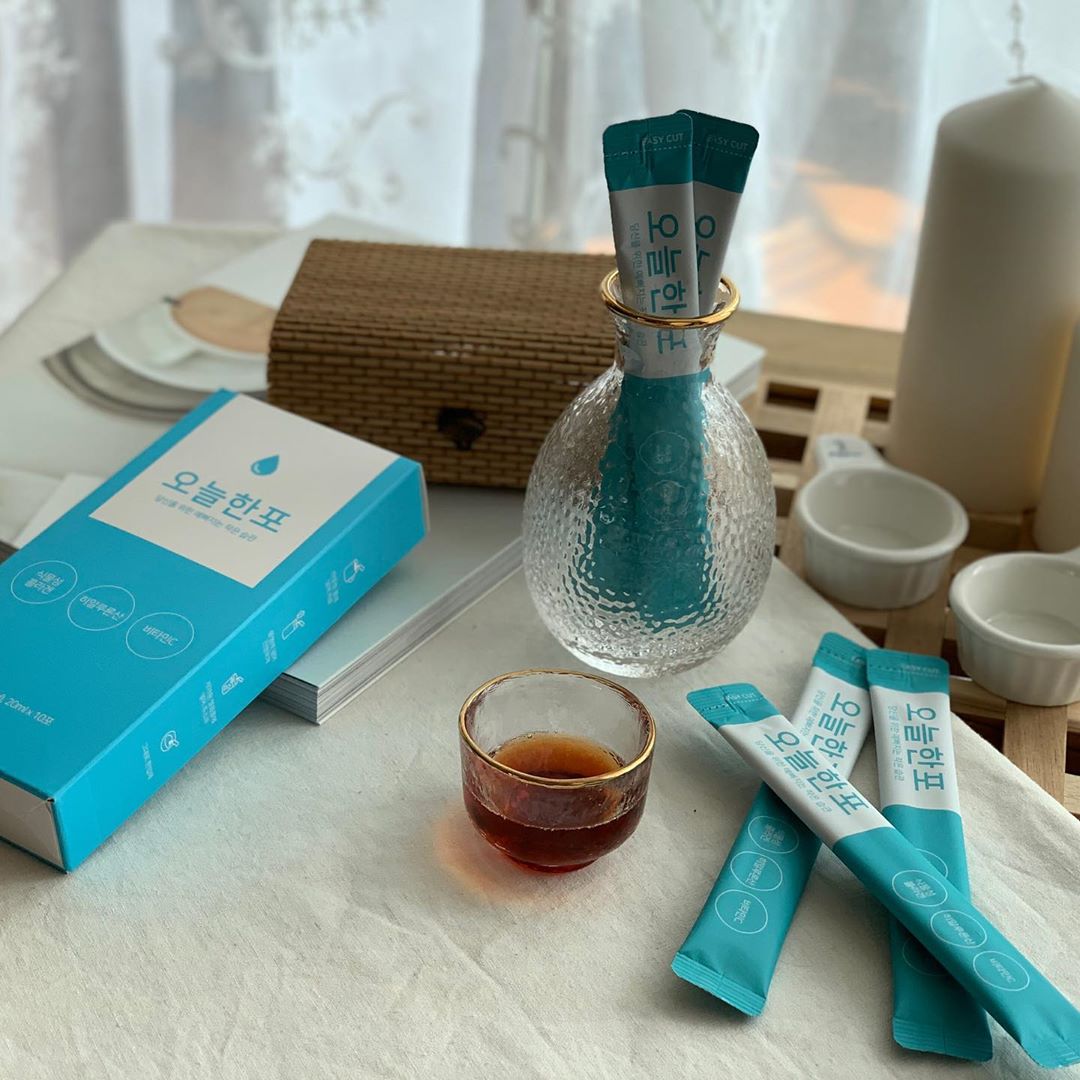 YUN🌸 on Instagram: “⠀ ⠀ 중금속 걱정없는 히비스커스에서 추출한 100% ⠀ 식물성콜라겐으로 히알루론산과 비타민C까지!!⠀ 액상 스틱형으로 넘 간편하게 섭취가능한!⠀ ⠀ 빠지는 콜라겐은 채워줘야한다는데⠀ 하루 한포만 상콤달콤하게 챙기면⠀ 피부가 원하는 콜라겐이!!⠀ ⠀…”