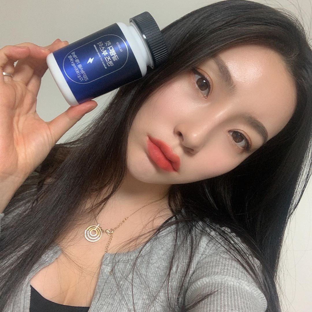 ▪️일상 on Instagram: “여름을 준비하는 남자팅구 부스터 선물  휴대용 케이스 까지와서 너무 좋아한당>< 식욕억제에 20가지 부원료가 담겨있는아이 이제 건강한 몸짱만들자 ❤️ #글램디 #glamd #남자다이어트 #다이어트보조제 #다이어트일상 #체지방감소 #남자영양제 #ad…”