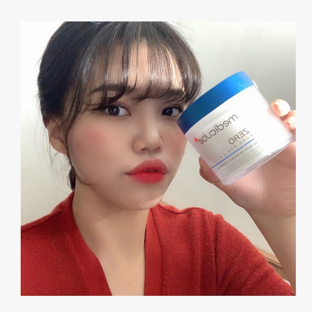 김솔이 on Instagram: “[제로모공패드 2.0 내가 써봤다!] ⠀ -11가지 임상을 완료한 모공 타이트닝 효과 제품으로 피지 개선&각질 및 노폐물 제거에 도움! ⠀ - 속 뚜껑과 집게가 포함되어있어 위생적 ღ’ᴗ’ღ ⠀ -휴대용기도 있어서 이번 대천 여행 갈 때도 챙겨…”