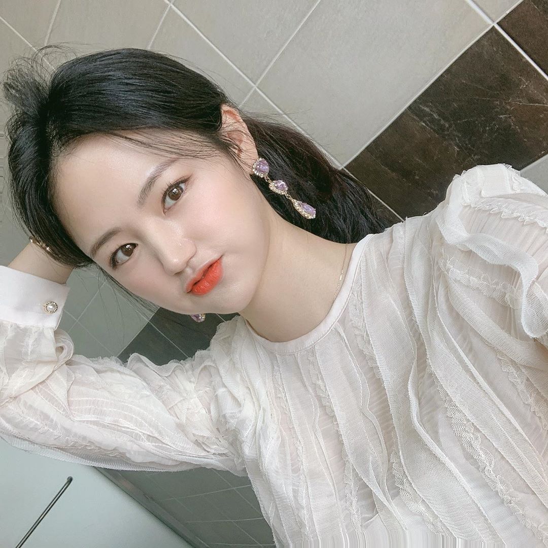 🌷꽃세영 on Instagram: “저 근 2년동안 아무리 먹어도 아무리 굶어도 #몸무게 변화에 큰 이슈 없었는데 이번에 3일만에 2kg쪘어요.  그 이유가 뭔 줄 아세요?????????? 진짜 신기하면서도 퐝당해요 . . . . . . . #에스메이드 #귀걸이 #이어링 #10대귀걸이…”