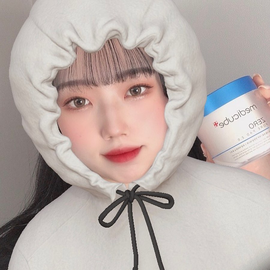 송은지 on Instagram: “모공 관리는 제로 모공 패드로 ~ ❗️ #메디큐브 #medicube #제로모공패드2.0 #모공타이트닝 #모공패드 #모공관리 #각질관리 #피지관리 #휴대용케이스 #AD”