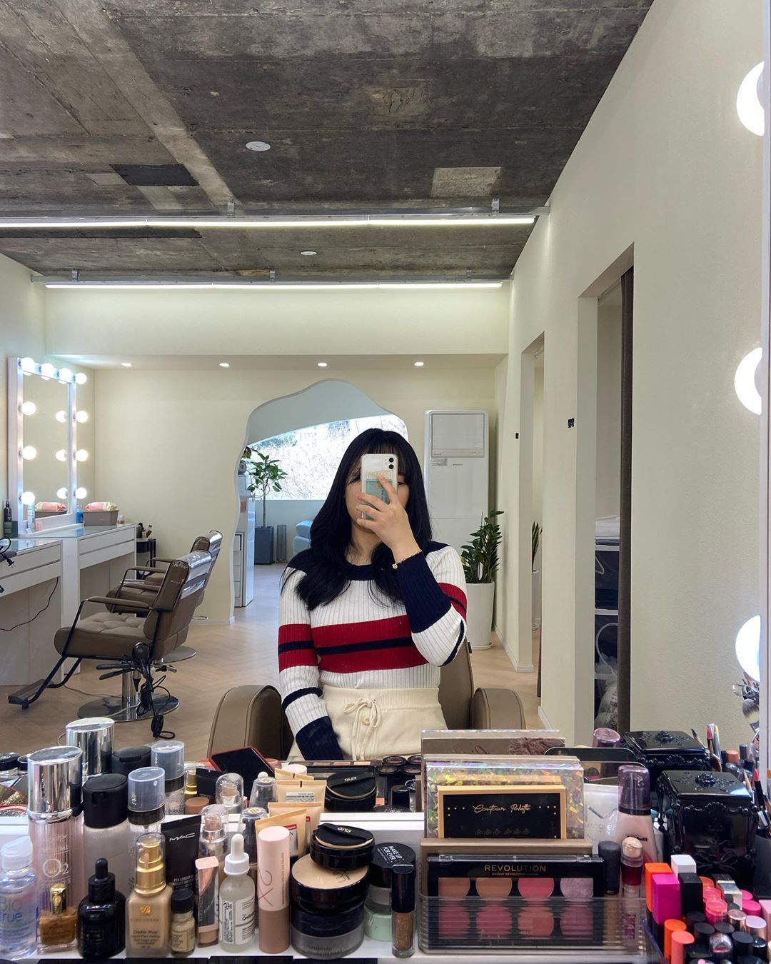 져니🐥 on Instagram: “⠀ ⠀  메이크업 101 #마포퍼스널컬러⠀  마포구에 퍼스널 컬러진단 및  메이크업 & 헤어까지 1:1로 해주는  메이크업 101을 다녀왔는데, ⠀ ⠀  진짜 너무 친절하시고 제가 원하는 과즙 팡팡 메이꾸업 해주셔서 끝나자마자 카페투어 숑숑…”