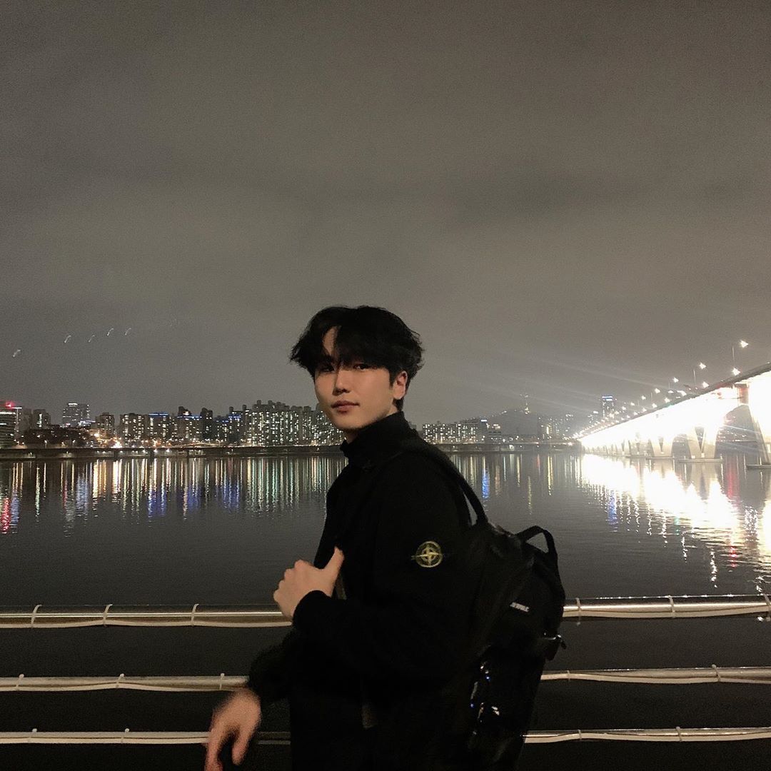 재완 PARK on Instagram: “가방은 역시 몬스터 리퍼블릭!  Nylon 고급 소재로 제작되었으며, 넉넉한 수납공간 그리고 더욱 두꺼운 coated CAVANS 3×3를 사용하여, 가방의 처짐을 방지하고 내구성을 높였습니다.  구매링크- http://mss.kr/933160…”