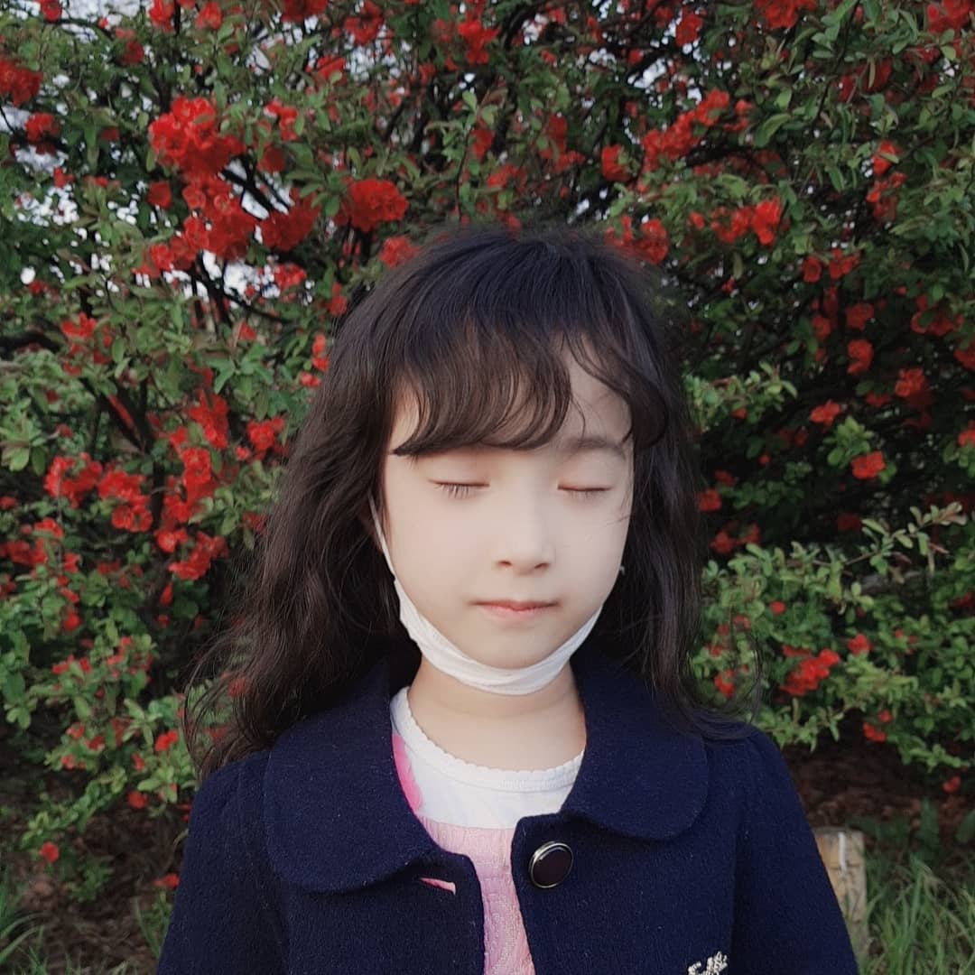 #여기가포토존 #인생사진 
엄마한테 고맙다케라😍

#예쁨주의 #인스타베이비
#인스타갬성 #너는꽃 #감성사진
#꽃구경 #대구벚꽃 
#대구맘 #딸맘 #인스타키즈