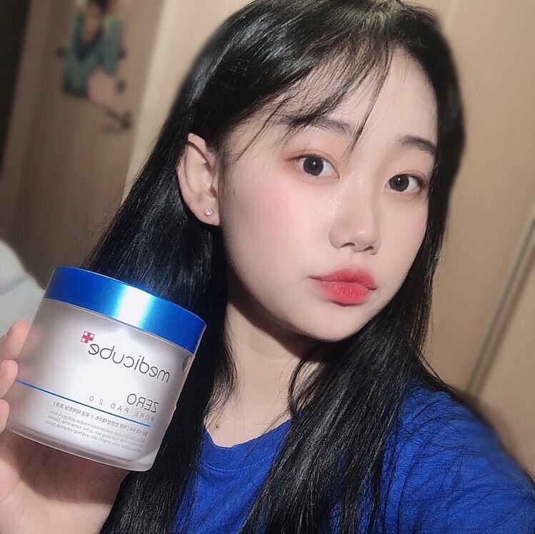 ★彡 ρriη€ess_yυυ ☆彡 on Instagram: “🗣[ 제로모공패드 2.0 ] @medicube_korea - 💬11가지 임상을 완료한 모공 타이트닝 효과제품으로 피지 개선은 물론 각질 및 노폐물 제거에 도움을 주는 패드입니다✨ - 💬속 뚜껑과 집게가 포함되어있어 보다 위생적으로 사령 할 수…”
