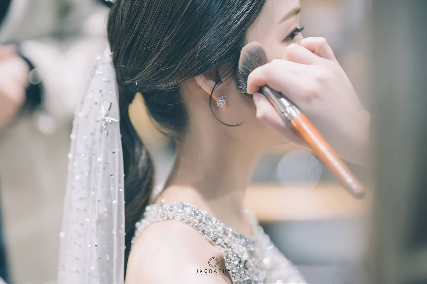 • • • • • •
-
올해부터는 메이크업 촬영을
옵션으로 선택가능하십니다😄
-
메이크업샵 에서만의 분위기와
연출컷들을 얻어가실 수 있구요~
-
비용이 추가되는 만큼
정밀보정본 컷수가 20컷 추가되시고
앨범도 100p로 업그레이드 되시니까 고민해보시고
계약시 참고해주세요!
-
-
wedding hall thewhiteveil.wedding
-
makeup goby_8924
-
#오늘의신부님
#본식스냅 #더화이트베일
#더화이트베일웨딩 #더화이트베일본식스냅 #더화이트베일스냅 #웨딩스냅 
#폐백 #폐백사진 #폐백스냅 #호텔예식
#호텔본식스냅 #호텔본식전문 #웨딩사진#본식스냅추천 #웨딩스냅
#제주도웨딩스냅 #제주도스냅 #제이케이그래피 #웨딩사진 #weddingphotography 
#jkgraphy