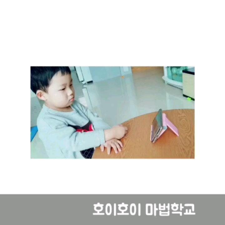 디올맘4love_보석처럼 빛나라 ❤ 아들셋딸하나 on Instagram: “⠀⠀⠀⠀⠀⠀⠀⠀⠀ ⠀⠀⠀⠀⠀⠀⠀⠀⠀ ⠀⠀⠀잇님들 피드보다보면⠀⠀⠀⠀⠀⠀ ⠀⠀⠀진짜 다들, 넘나 잘 ⠀⠀⠀⠀⠀⠀ ⠀⠀⠀놀아주시더라고요?⠀⠀⠀⠀⠀⠀ ⠀⠀⠀⠀⠀⠀⠀⠀⠀ ⠀⠀⠀저는 ,, 사실 애들이 폰만ㅋ⠀⠀⠀⠀⠀⠀ ⠀⠀⠀공동육아나 해야 좀 놀고ㅠㅠ…”
