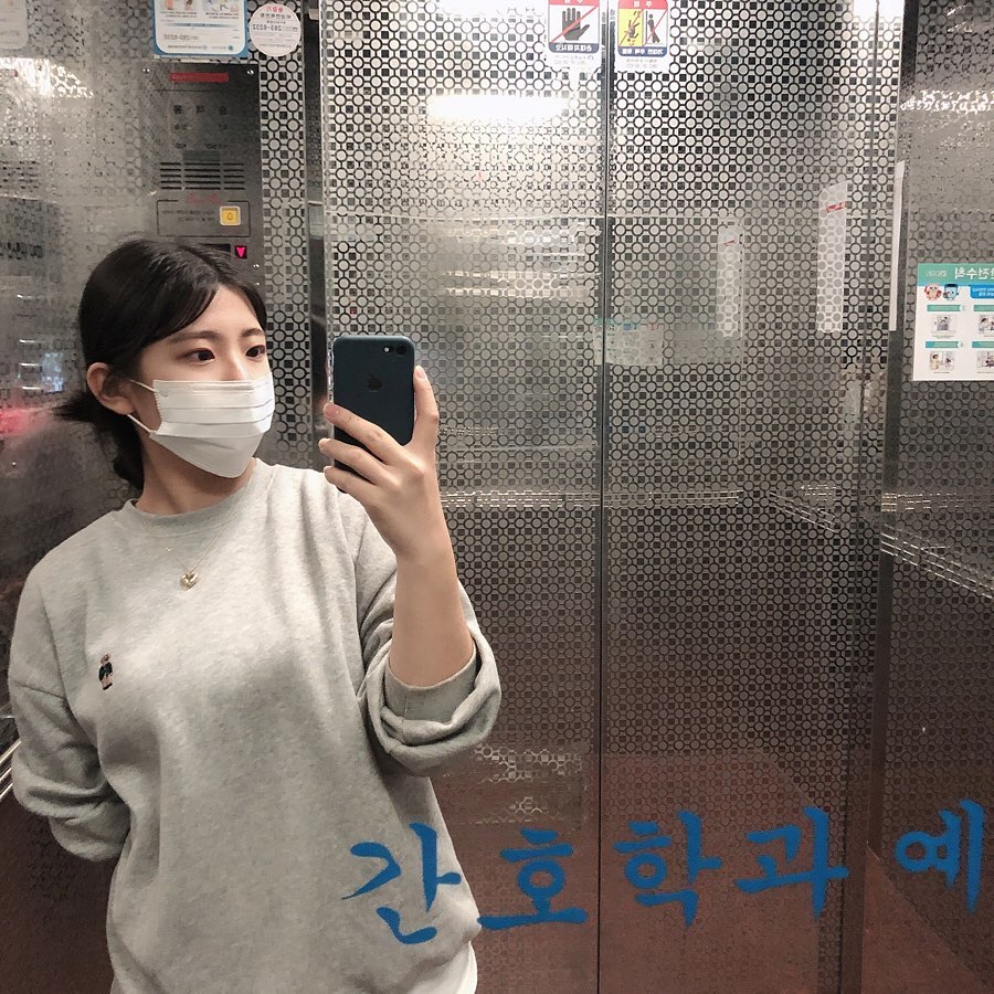 간호학과 김이슬(21) on Instagram: “코로나에도 학교에서 일하고 오니까 ‘2020 에브리데이푸’에서 캠페인 굿즈를 보내주셨어요😍 . 어렸을 때부터 좋아했던 인형이었는데 이렇게 굿즈로 받아보니 실용성도 굳! 개강하고 에코백은 데일리로 들고 다니기 편할 것 같아요👍👍 에코백에 포인트로 푸…”