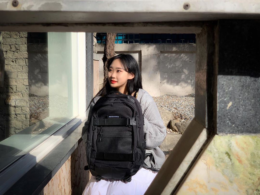 져니🐥 on Instagram: “인스타의 비율은 날 너무 힘들게 해,,,😫 역시 가방은? 몬스터리퍼블릭이라는 말이 괜히 나오는 말이 아니더라구요  이 가방의 소재는 Nylon 고급 소재로 제작되어 더욱 내구성이 좋고 가방 바닥부에 더욱 두꺼운 coated CAVANS 3×3를…”