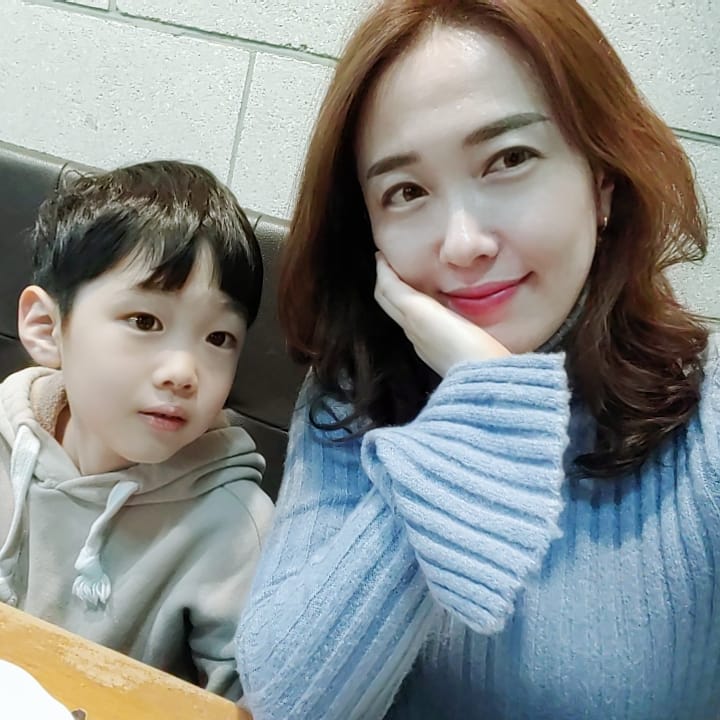 오붓하게 둘이 사진 찍장~💕
엄마 잘나온걸루ㅋㄱㅍㅍㅋㅋㅋ
미얀~아들😝
.
#셀피 #셀피그램 #맞팔해여 #40대 #40대아줌마