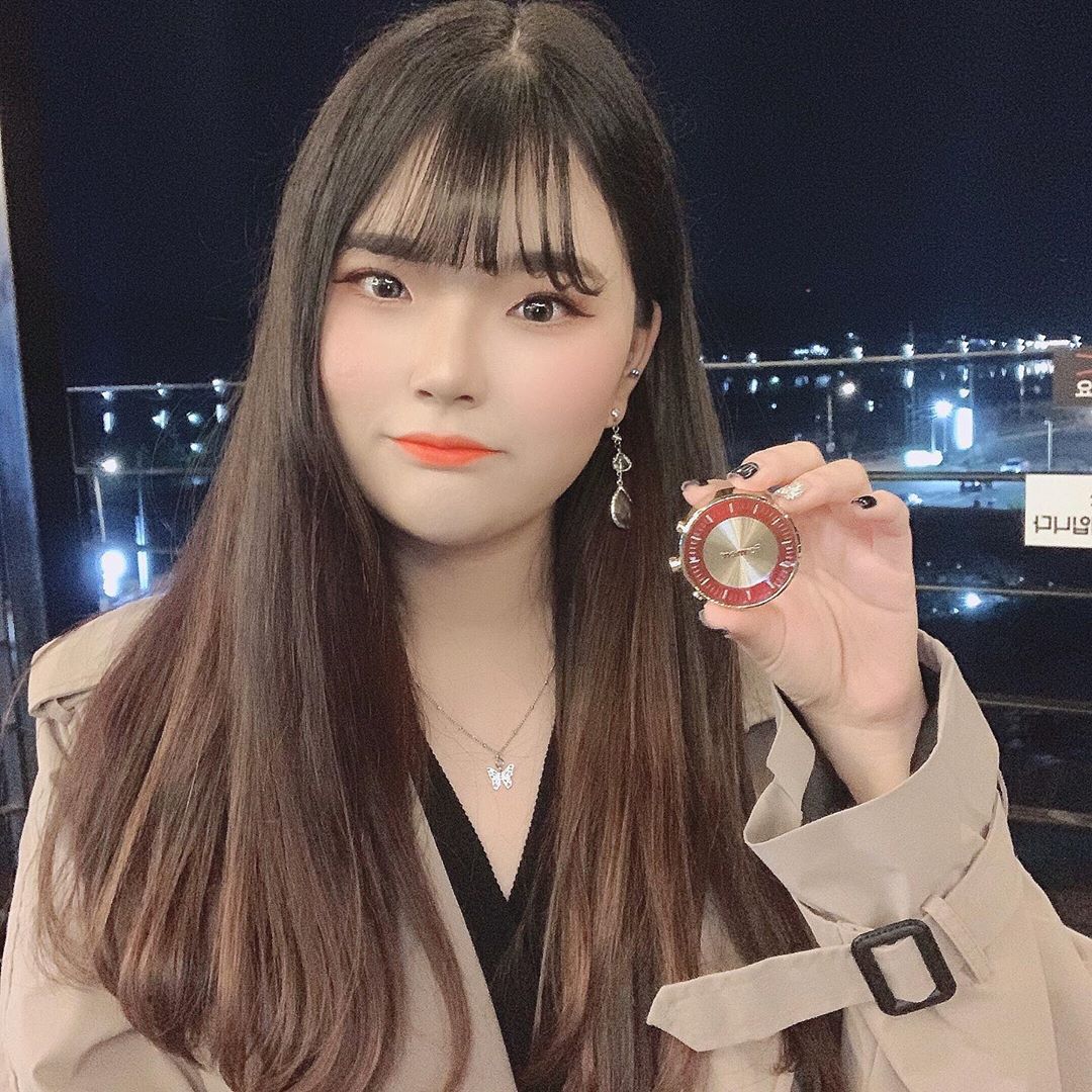 김지민 on Instagram: “💜 ღ포맨트 퍼퓸 썸퓨저ღ 흔한 향수냄새가 아니라 고급스럽고 호불호갈리지 않는향💫 남자친구 혹은 부모님 선물로 적절한 썸퓨저❗️ 차 내부 냄새를 잡아주고, 탈취효과도 있어서 차에 타면 상쾌해요😆 리필용도 나와있어서 한번 사면 가성비 갑❣️ 제가…”