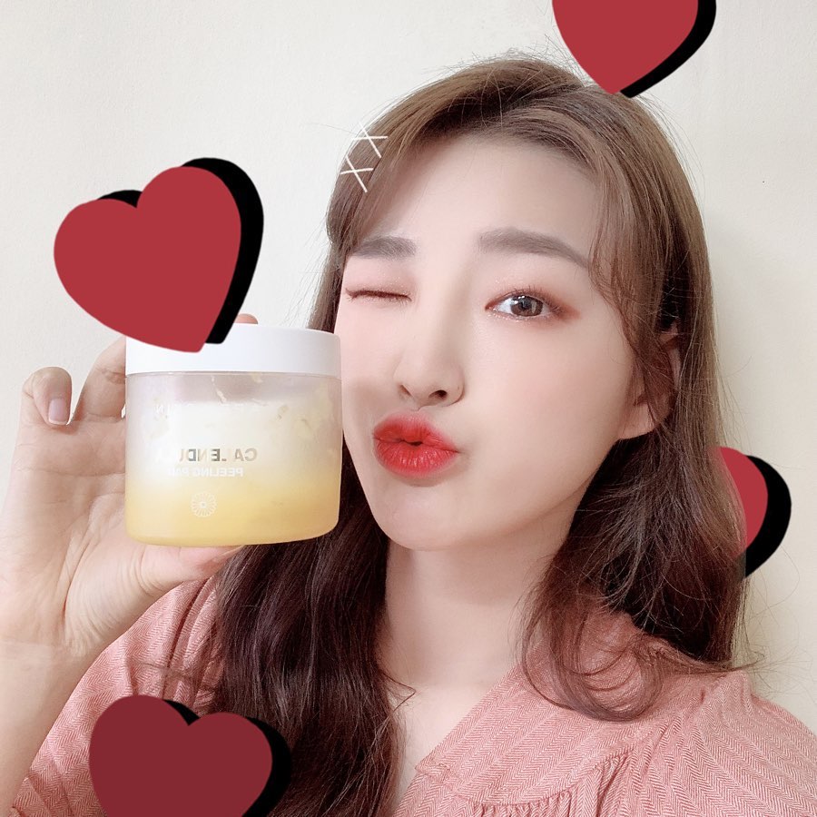 신혜지 sʜɪɴ ʜʏᴇ ᴊɪ on Instagram: “[에이프릴스킨 리얼 카렌둘라 필링 패드] . . 요즘 계속 마스크쓰고 다녔더니 눈밑으로 오돌토톨 뭐가 많이 올라와서 스트레스였는데ㅠㅠ ✔️카렌둘라 필링 패드쓰고 피부 촉촉해지고 좁쌀 거의 없어짐~!요고 물건이예용👍🏻 . . #에이프릴스킨…”