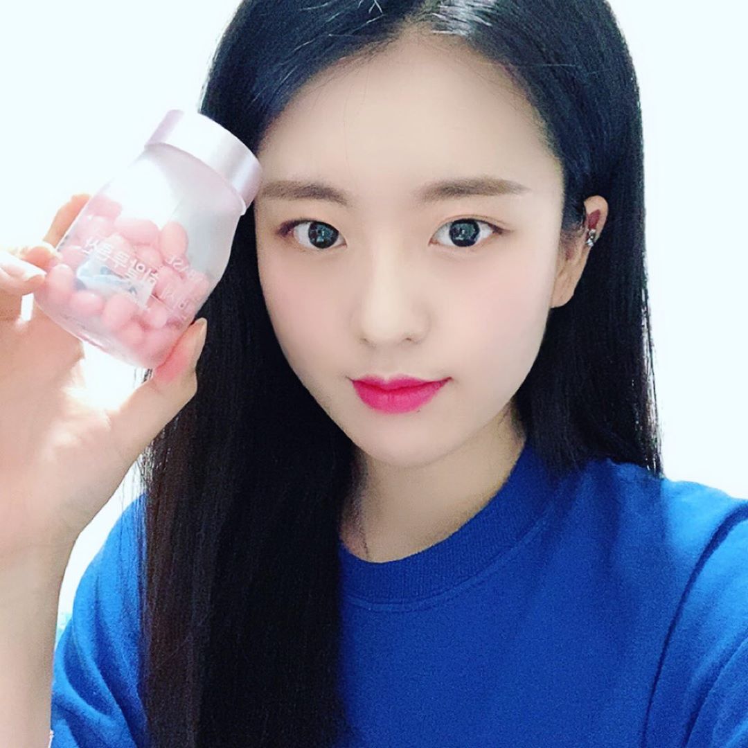 황별님 on Instagram: “피부를위해 한번 먹어보쟝 속당김은 확실히 줄었다!!! 히알루론산과 비타민C,D를 한번에 섭취해서 피부 수분은 채우고 피부 세포는 보호! SBS플러스 와이낫에서 하연수님이 소개했던 제품이래용🤭 . . . #엔바세히알루론산 #먹는히알루론산…”