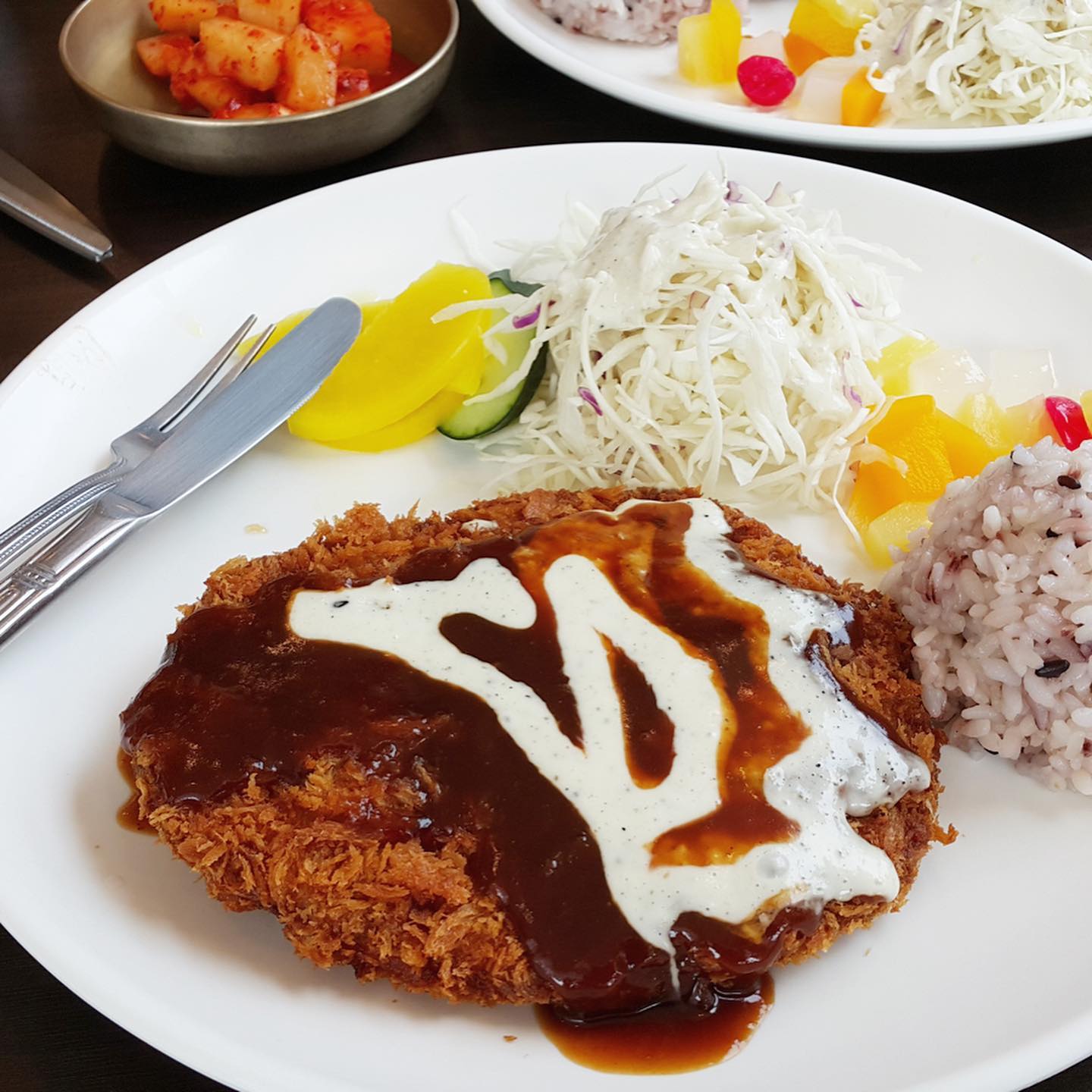 오늘은 #돈까스 ☺️😋🌸 날씨도 화창하고 포근하니 기분좋은 하루❤️🌸 #오늘도행복하게#맛있는건0칼로리ㅋ
#맛스타그램