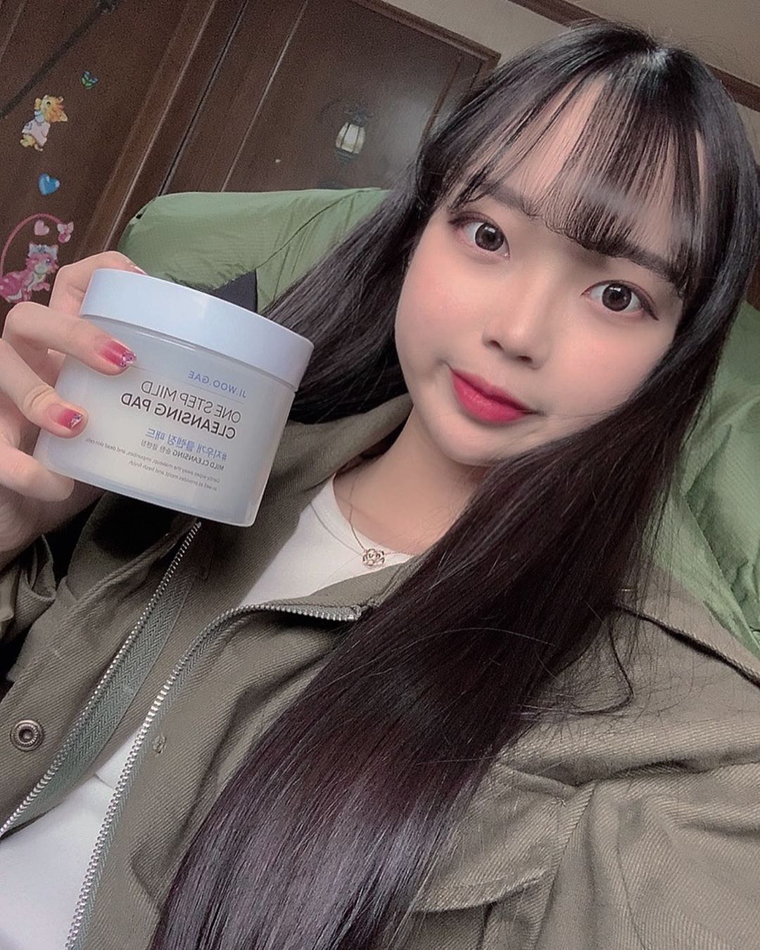 스물 on Instagram: “[셀리맥스 지우개 클렌징 패드] . . 📌클렌징워터나 클렌징오일을 화장솜에 덜어쓰기 귀찮거나❗️지워도 화장이 덜 지워진거같아 피부에 무리가 가는 세안을 해서 건조한 피부가 고민이시분들께는 정말 추천드려요‼️ . 📌이 패드는 약산성으로 저처럼 예민한…”