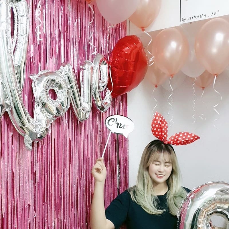 🎉 파티야놀자 기념일 홈파티
⠀
집에만 있어서 답답한 요즘
결혼했지만 그냥 놀고싶어서
사귄지 8주년기념 홈파티 개최 😆
⠀
포토존이 될 파티커튼도 달고
파티분위기 한껏 올려 줄
풍선을 가득 채워주었더니
그럴듯한 홈파티 완성 😍
⠀
분위기를 위한 와인과
케이크대신 미니사이다 배치!
풍선토퍼가 생각보다 커서
트레이에 꽂아두니 완전 찰떡
⠀
간만에 인생사진도 찍고
파티도 즐기고 너무나 행복했어요 ❤
⠀
파티용품은 모두 파티야놀자에서 구입 👇
https://smartstore.naver.com/marketall_fuh
⠀
party_yanolja
.
.
.
#파티야놀자 #파티 #이벤트
#기념일 #홈파티 #이벤트풍선 #ad
#생일파티 #커스텀풍선 #레터링풍선
#버블풍선 #생일풍선 #프로포즈 #웨딩풍선
#셀프웨딩 #셀프백일 #브라이덜샤워