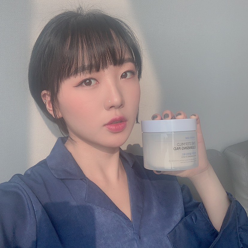 서하 on Instagram: “자기 전에 후딱 지울 수 있어서 이거 너무 좋당ㅠㅠ
누워서 문질문질..
귀차니즘 있는 사람 모여라~!!👏🏻”