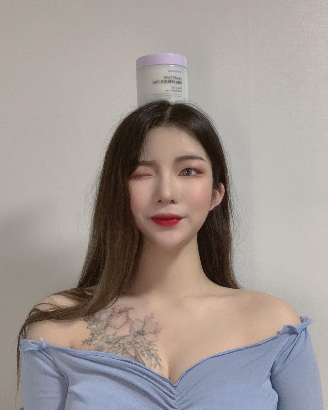 김 딸기🍓 on Instagram: “⠀ 셀리맥스 지우개패드! (Feat.증명사진st) ⠀ 📎묵은 각질을 제거해주는 BHA 성분 함유 📎히알루론산으로 수분 충전 📎어성초와 마데카소사이드가 피부 진정 📎앞 뒤가 다른 양면패드 📎메이크업 전에 활용하면 꿀피부 가능! 📎팔꿈치 뒷꿈치 등…”