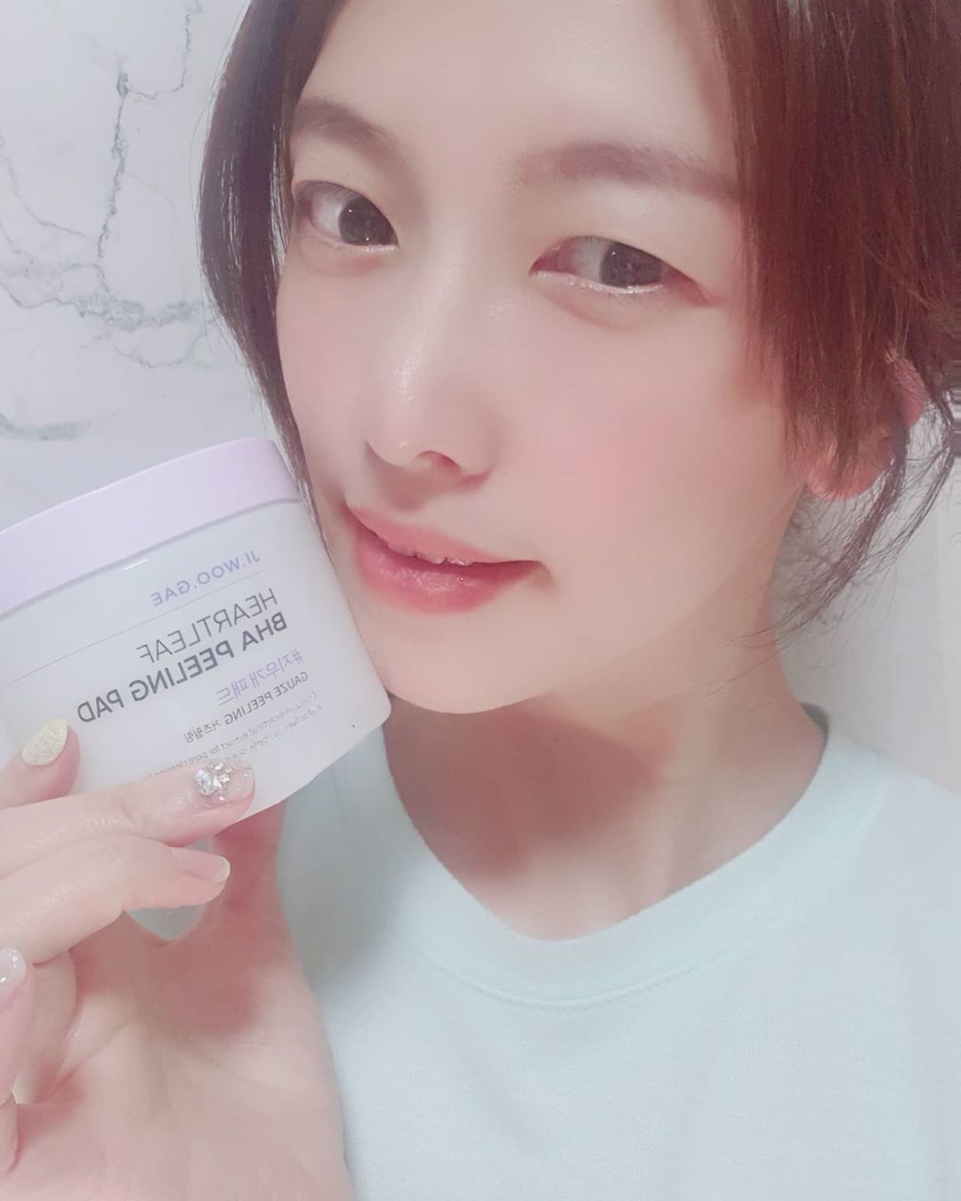 예써♥ on Instagram: “-셀리맥스 어성초 BHA 지우개 필링패드- 피부에서 각질, 피지등 모공 속 노폐물을 제거 해줘서인지 화장이 찰떡같이 잘 되는거 같아요🥰 요런 제품은 미리미리 챙겨두고 써야겠어요  #셀리맥스 #지우개패드 #각질제거 #토너패드 #필링패드 #닦토패드…”