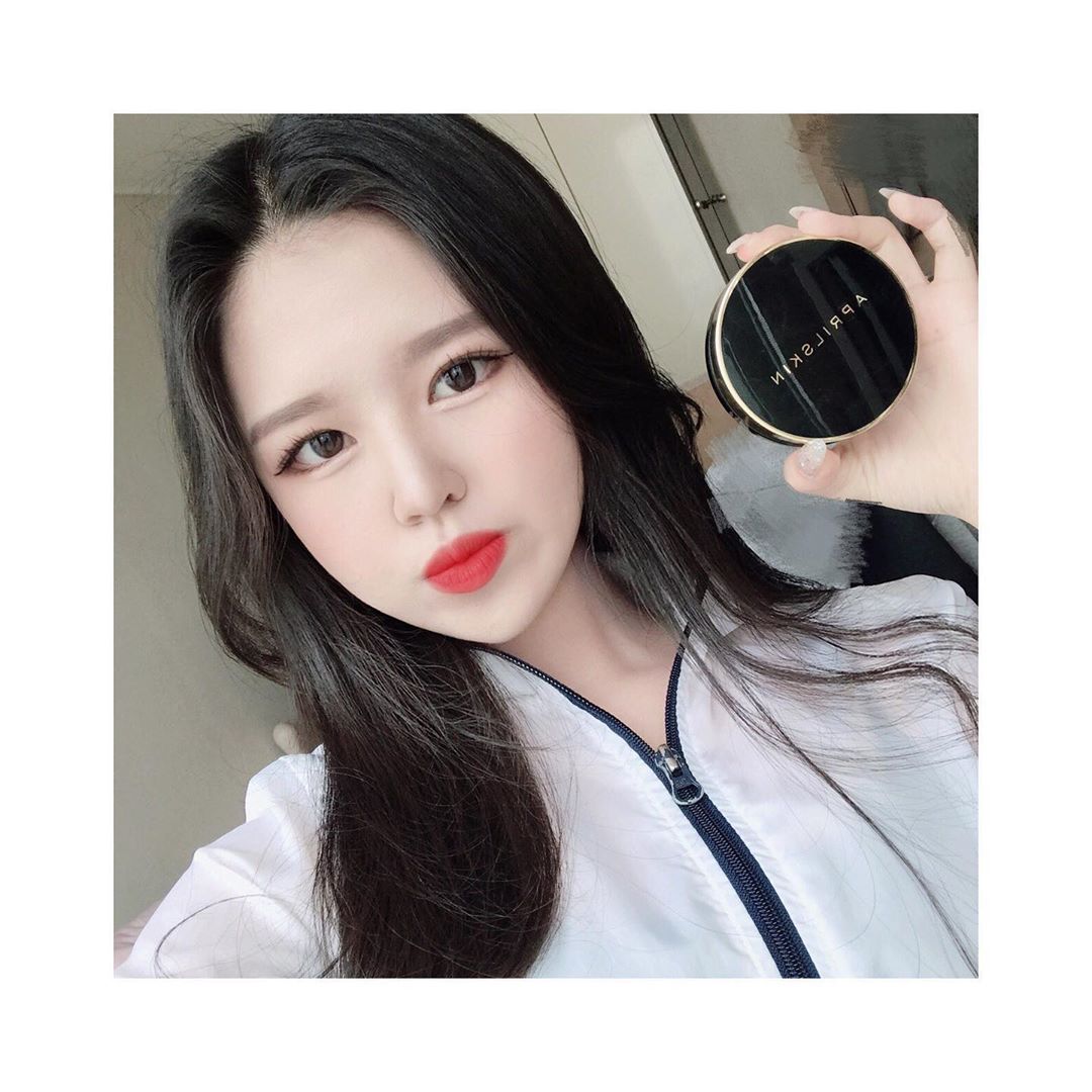 onenonly on Instagram: “커버력 지속력 발림성 다 체고 🥭 명불허전 쿠션 맛집 에이프릴스킨의 베스트셀러 😻 대충 발라두 꿀피부 연출 가능 ! 10가능 !! 동년배라면 모를 수 없는 바로 그 브랜드 #에이프릴스킨 . . . ✔️수분 세럼 베이스 44% 이상 함유 ✔️자외선…”
