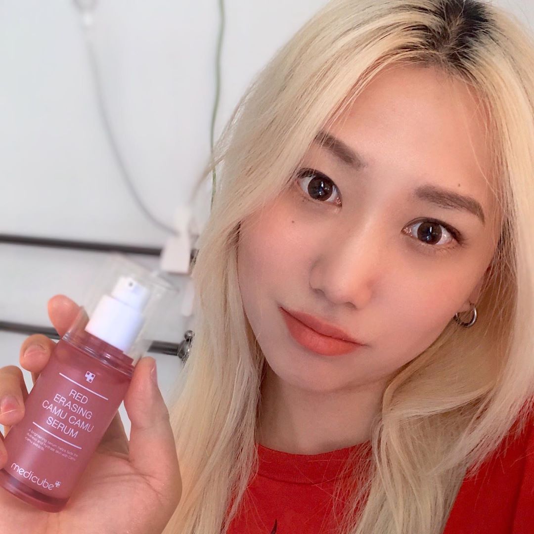 🍒🍒🍒 on Instagram: “촉촉 그 자체인 카무카무세럼. 피부 색소침착때문에 화장해도 티나고 무엇보다 다크서클이 심했는데 몇일 사이에 많이 좋아졌다. 오래 쓰진 않았지만 길게 잡았을때 확실히 갓템ㅠㅠ몇일 사이에 피부톤이 밝아진거면 말 다했지! 매일매일 꾸준히 써야지><사랑해요…”