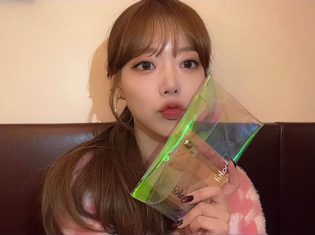 MINI (@minicloset.zip) posted on Instagram: “#협찬 #하킷 #hakit 하하키키, 하킷! 이름부터 넘 깜찍한 요아이❣️ 한손에 착 감기는 파레트에 완전 혬니 취저 데일리 찐템 컬러들만 모여있어서 완전 깜