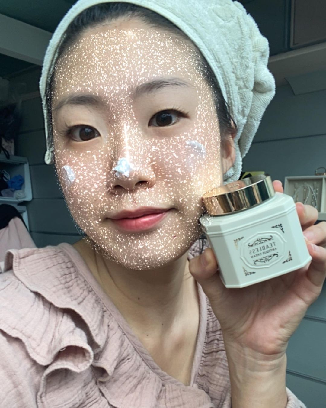 @happi_2zubbu on Instagram: “𝑇𝑒𝑎𝑏𝑙𝑒𝑠𝑠 𝑎𝑛𝑡𝑖𝑞𝑢𝑒 𝑚𝑜𝑖𝑠𝑡𝑢𝑟𝑒 𝑐𝑟𝑒𝑎𝑚🧁 💡피부가 마시는 차, 패밀리 프리미엄 𝑻𝑬𝑨&𝑺𝑲𝑰𝑵 𝑪𝑨𝑹𝑬