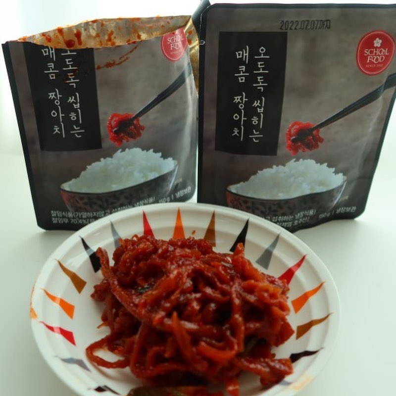 #협찬 스쿨푸드 오도독 매콤 장아찌와 마요네즈!!

스쿨푸드 마리시리즈에서 빠지지 않는 매콤 장아찌와 마요네즈를 따로 구매하실 수 있다는 사실!!
직접 매장에서 구매도 가능하고 일부 매장에서 근처 매장에서 구매가 안되실 경우에는 스쿨푸드몰에서 구매해 보실 수 있습니다. 

매콤장아찌는 오도독 식감이 너무 좋아서 어디에도 잘 어울리고 마요네즈는 달달해서 둘의 궁합도 최고입니다!👍🏻👍🏻

#스쿨푸드 #마요소스 #오도독장아찌 #반찬 #스쿨푸드장아찌 #스쿨푸드서포터즈