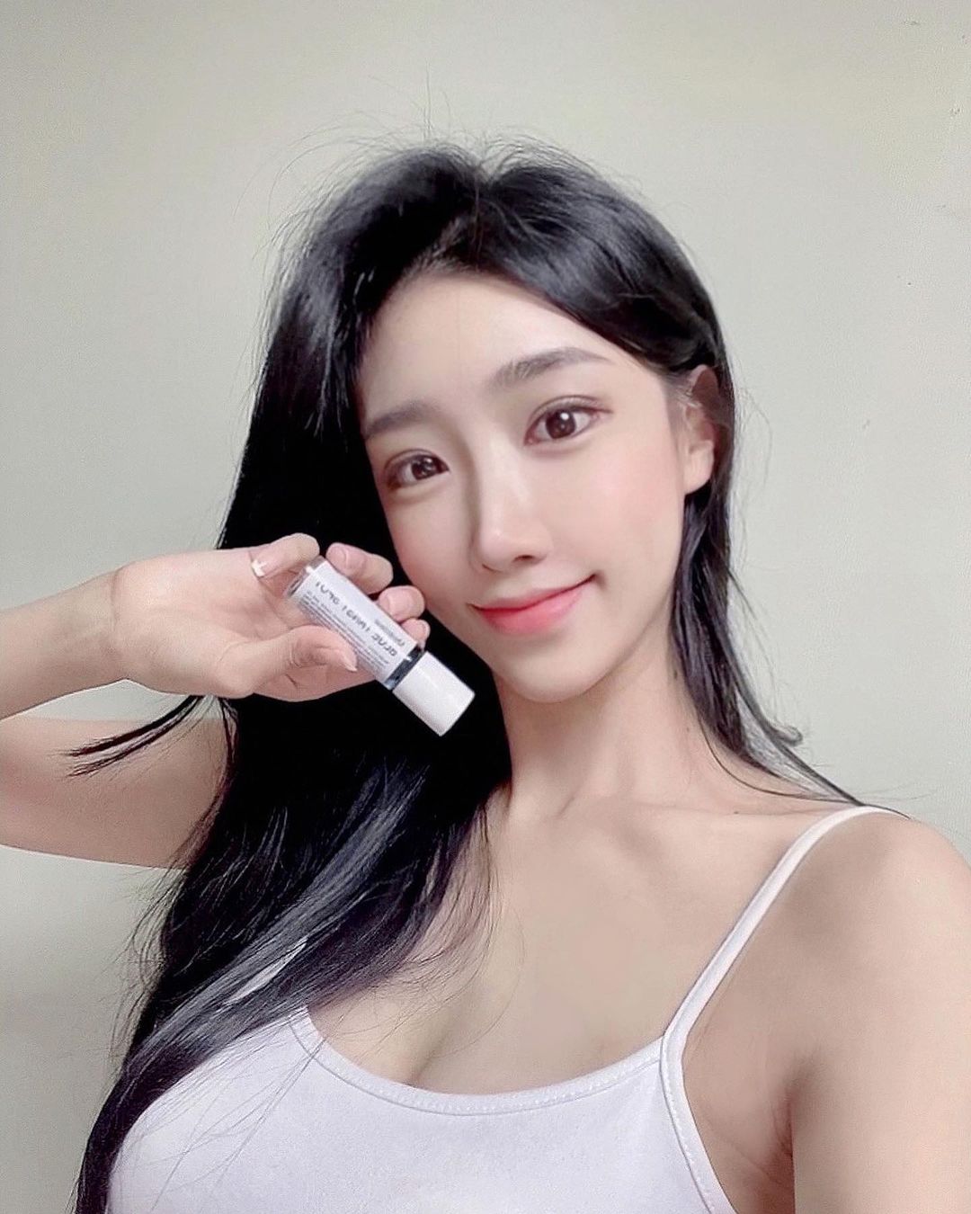 🌷고은또니🌷 on Instagram: “#협찬 맑은 피부 유지를 위한 필수품🤍 ▫️천연오일로 구성되어있는 에스테틱(피부관리실) 전용 제품 ▫️트러블 올라오는 부위나 흔적 국소적으로 사용하는