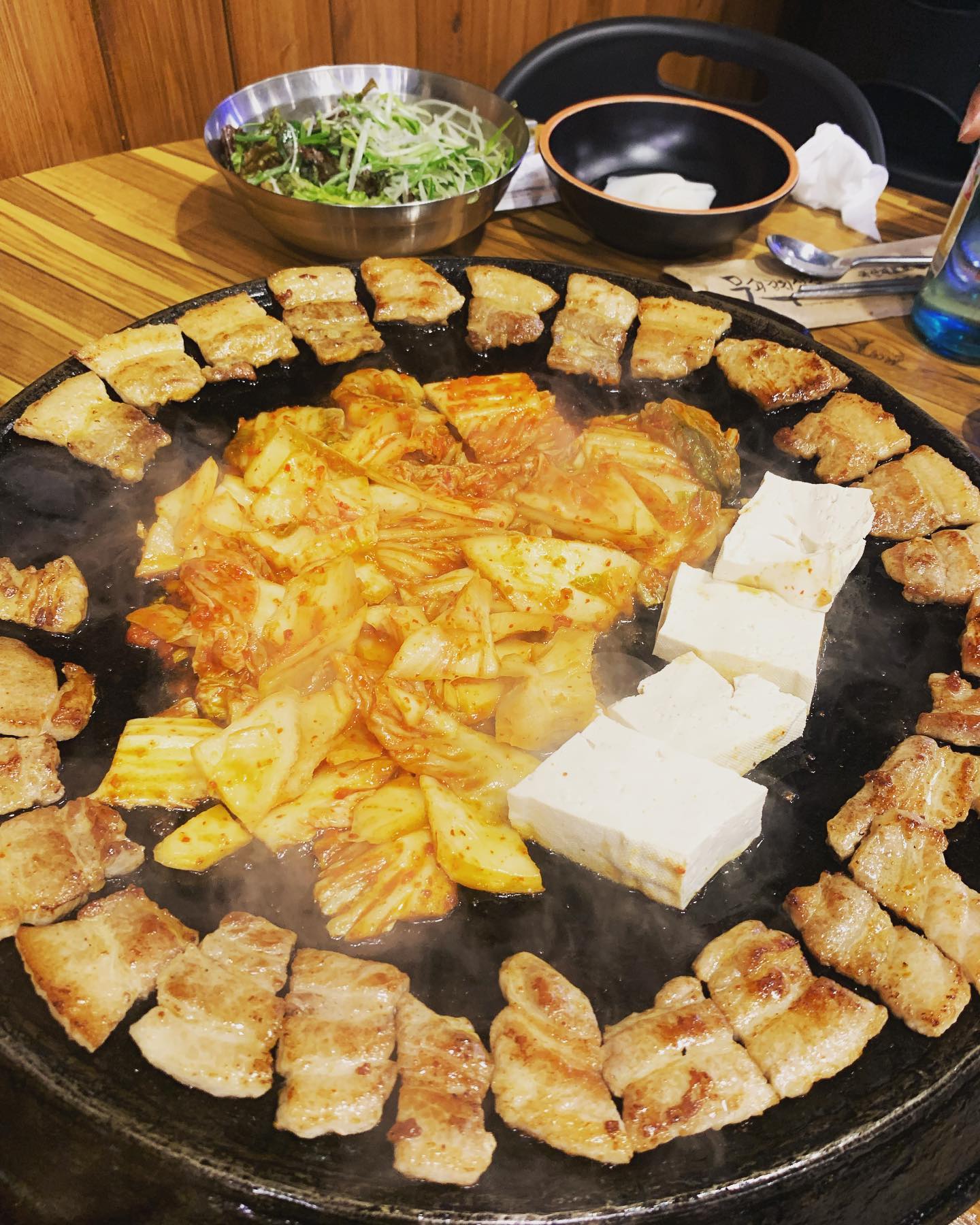 삼겹살 한판!!!!
.
.
#일상#데일리#고기먹방#울산맛집#울산고기집#무쇠김치삼겹#솥뚜껑삼겹살#무쇠김치삼겹달동점#다이어트망#이또한지나가리
