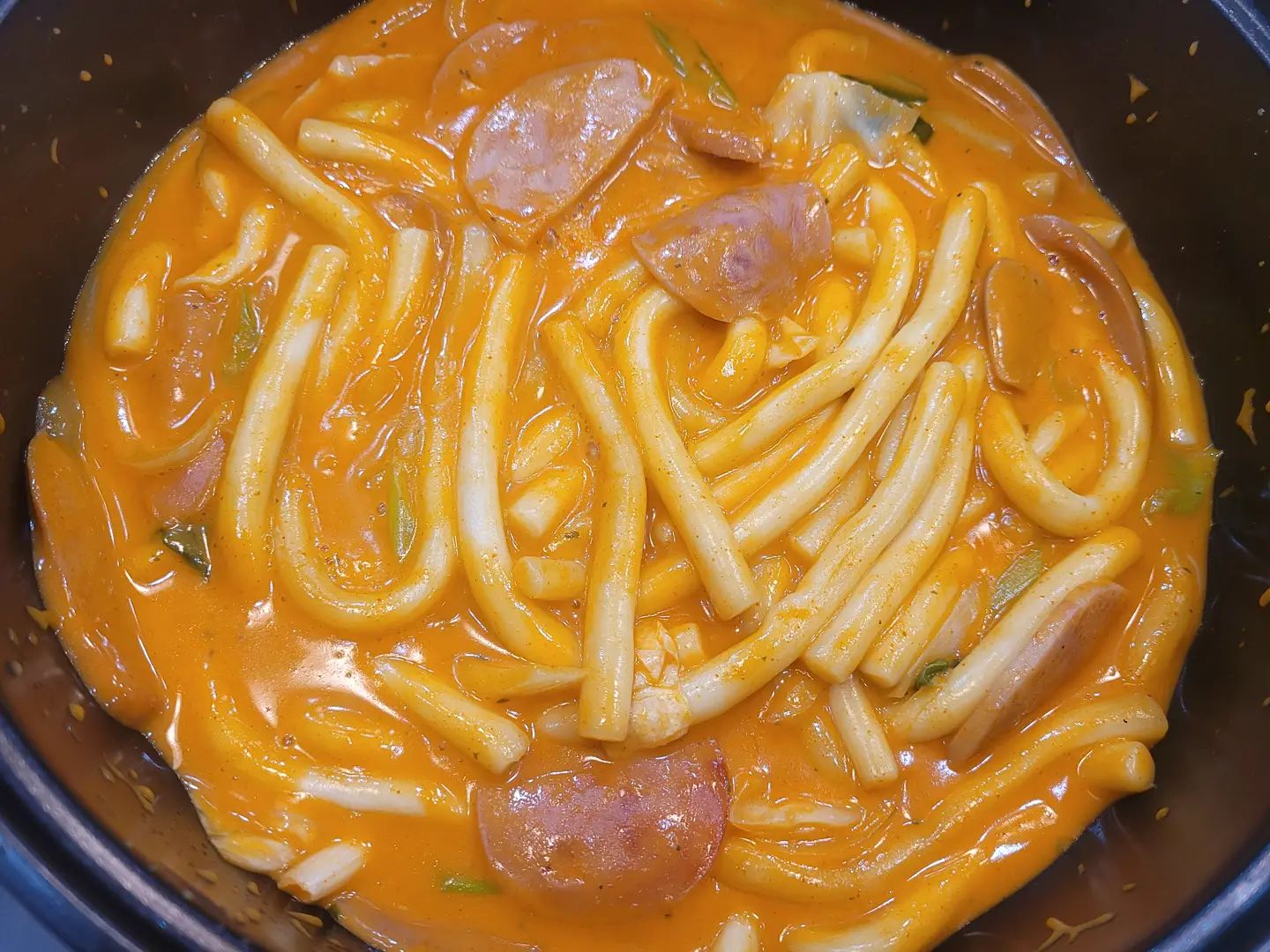 ⠀
우앗 요고 맛잇네 ㅋㅋ
부대로제떡볶이라는데
햄을 좋아해서 그런지 맛잇네용
물에다가 가루 재료 넣고 끓이면 끗!
⠀
⠀#홈쿡 #경성육개장김포장기점 #로제부대떡볶이