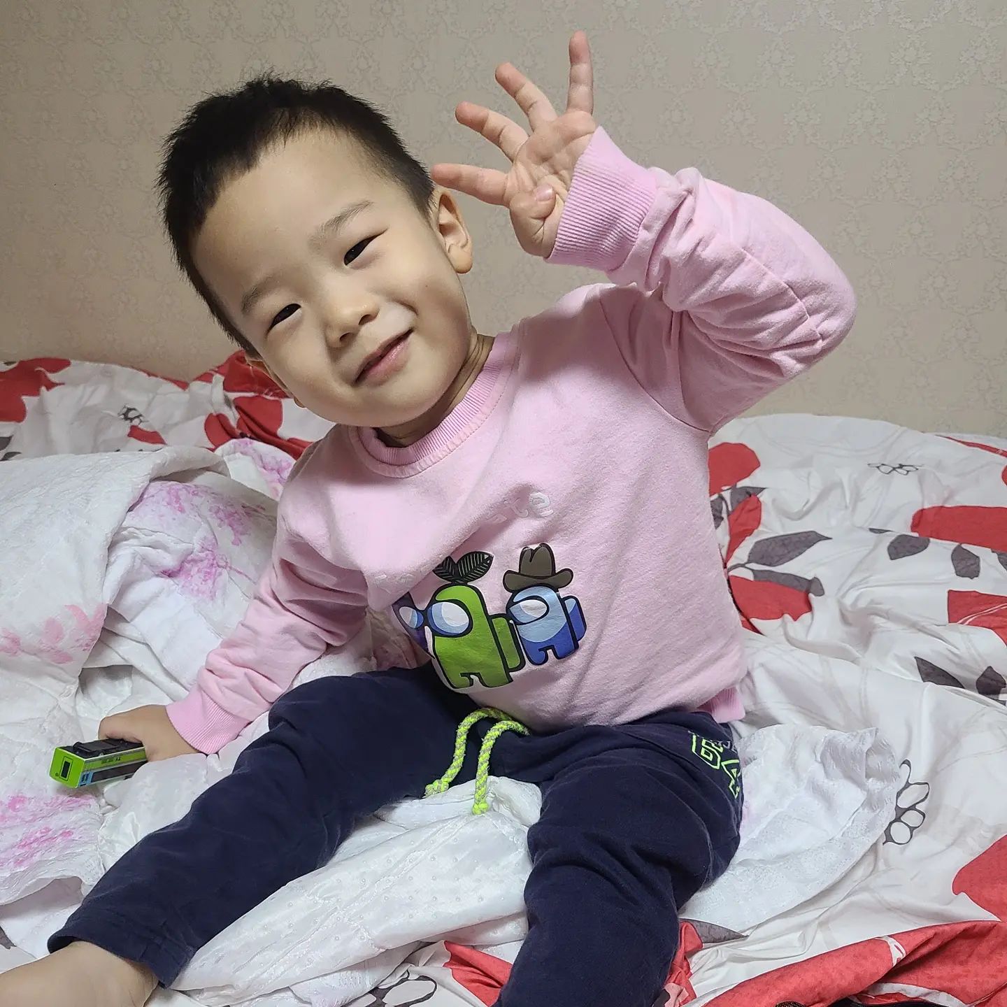 #귀요미 #언제이렇게컸지
퇴근하면

귓속말로
"엄마 사랑해♡" 
말해주는 #애교쟁이 둘째😍

#딸내미처럼키워야지
#아들둘맘