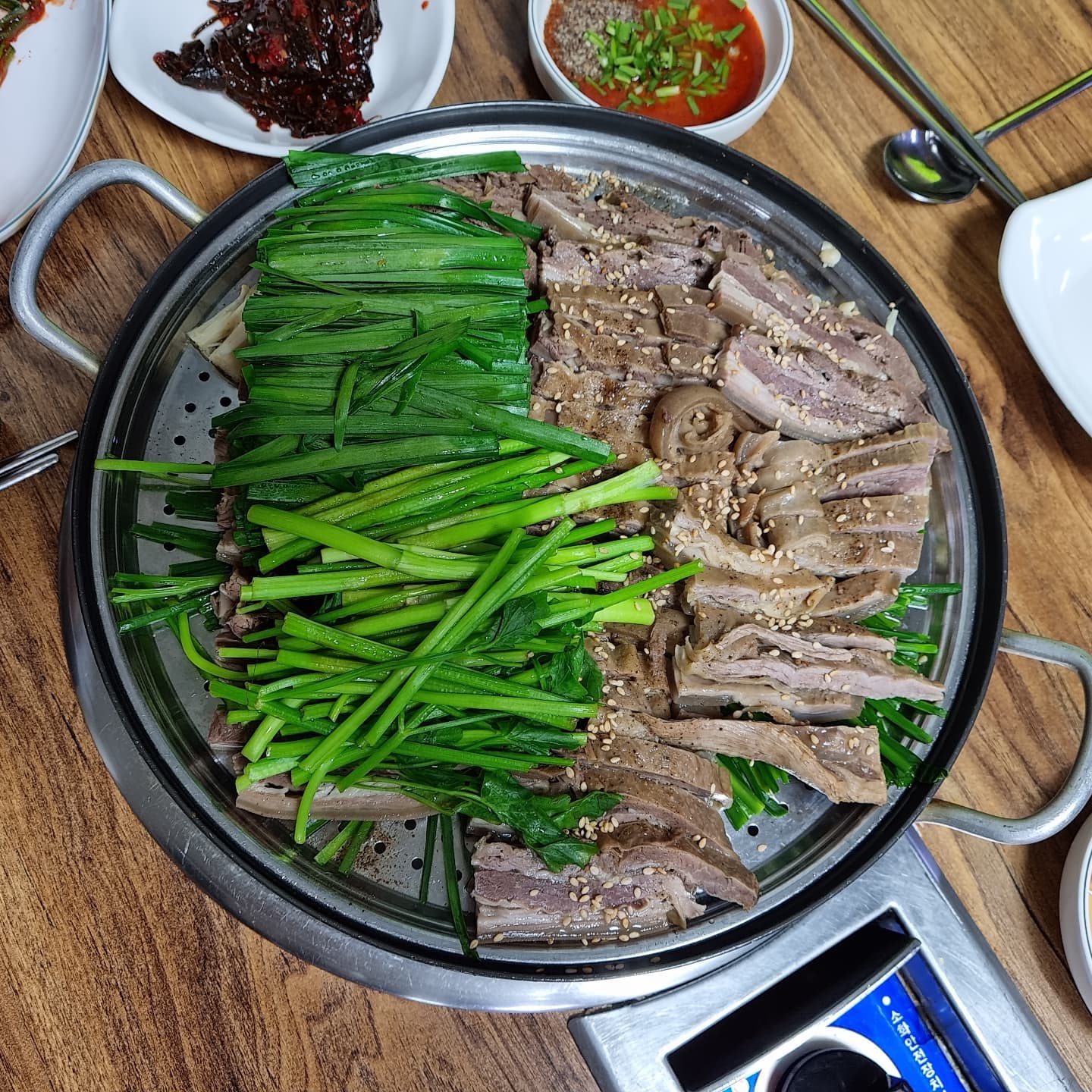 요즘 몸이 안좋아서 보양식을 먹음
흑염소고기!
쫀듯함!
원리회복!

#먹스타그램 #먹스타맞팔 #먹팔 #먹팔해요 #먹팔맞팔 #먹팔스타그램 #맞팔 #맞팔선팔환영 #맞팔해요 #선팔하면맞팔 #선팔하면맞팔가요 #좋아요 #좋아요그램 #좋아요테러 #좋아요반사 #좋반 #칼맞팔 #칼맞팔러 #흑염소수육 #흑염소고기 #흑염소