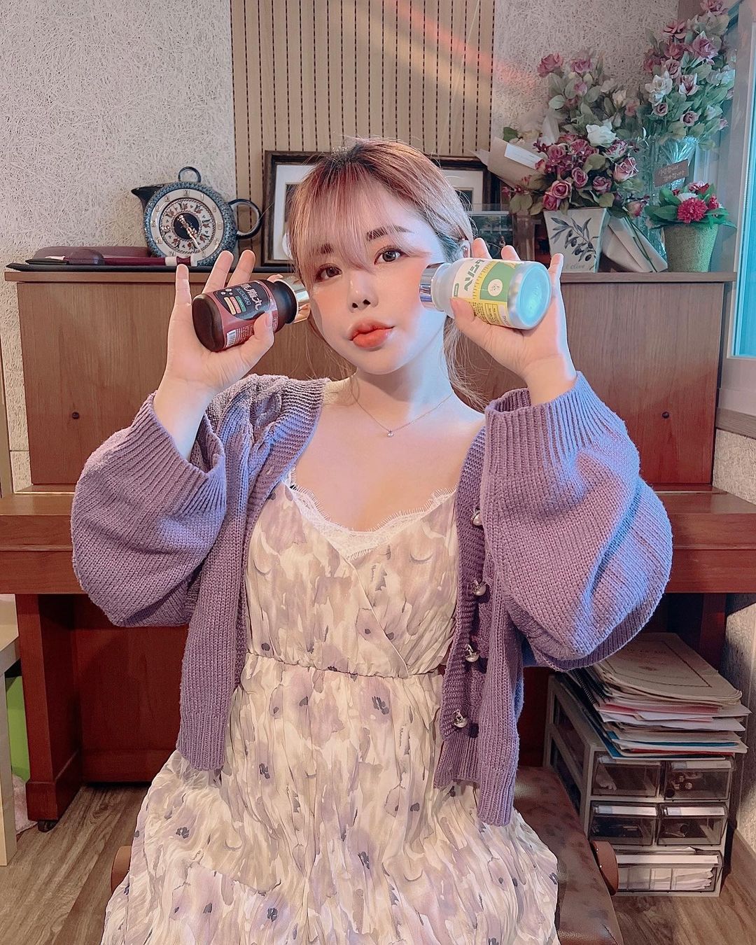예지 on Instagram: “#협찬 전 피드에서 같이 찍어올린 초록색병💚 바로 #네제스트 의 #헤소시타 인데요🥰 메리로트라는 식물성 원료가 다리 림프액의 흐름을 원활하고 디톡스에도 도움을 주