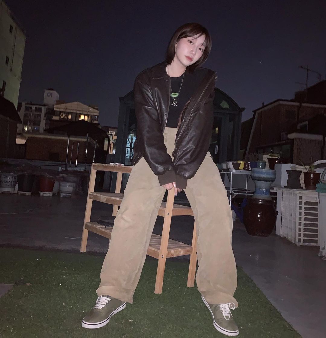 나는 슬아, 일할땐 아티 on Instagram: “새 신발 신고 기분 좋아졌자나^0^🎵 빈티지 같지 않게 걍 새신발임..깨끗하고 싸가지구 다른거 하나살 가격에 3개씩 막 사버리자나,, http://www.vintagezet.com