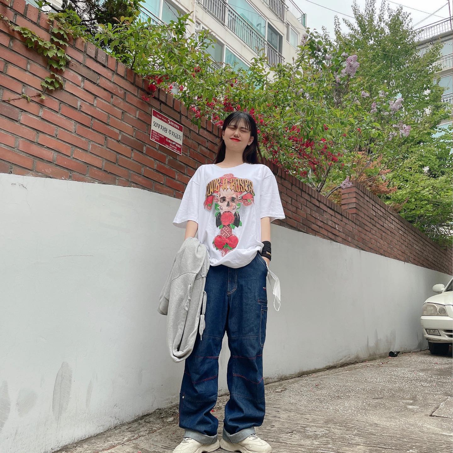 #리미옷장탐구생활

날씨 쌀쌀하네요.. 오늘 비가 오려나 봐요🥲☔️ 
락티랑 예쁜 디테일의 청바지 입어봤는게 청바지 디테일이 잘 안보여서 아쉬워요.. 사진 잘 찍어주실 분 어디 옶나요?!ㅠ
.
.
.
.
#패션 #패션스타그램 #패션계정맞팔 #꾸안꾸 #스물넷 #20대코디 #코디추천 #캐주얼룩 #스트릿 #스트릿룩 #빈티지 #알바룩 #출근룩 #여자코디 #코디 #데일리룩 #ootd #오오티디룩 #빈티지 #빈티지룩#일상룩 #데일리코디 #맞팔 #선팔맞팔