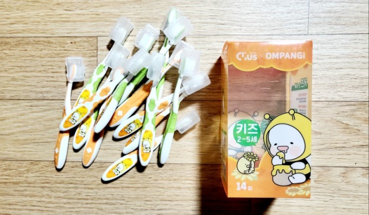 키즈 칫솔: 크리오 클리어스 옴팡이 키즈 칫솔.