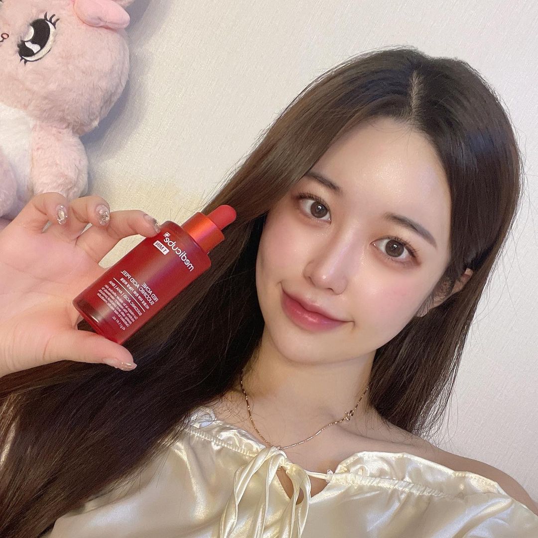 ⠀⠀⠀⠀⠀⠀⠀⠀⠀⠀⠀⠀⠀⠀⠀⠀𝓼 𝓮 𝓸 𝓵 on Instagram: “⚜️ 메디큐브 레드 아크네 석시닉애씨드 필 ⠀ ❥ 여드름성 피부 완화 기능성 화장품 ❥ 1분 저자극 아크네 스케일링 케어