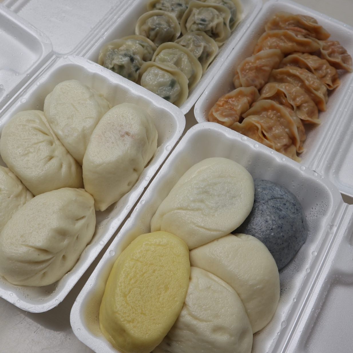 ღ
.
#협찬 용인포곡맛집 코끼리왕만두

이렇게 길가에 있는 만찐두빵이 찐맛집!!

집이랑 멀어서 아쉬울 정도로

오랜만에 맛있는 만두, 찐빵 집을 찾았다

매일 직접 빚은 수제 만두, 찐빵으로

팥도 직접 끓여서 만드셔서 소화도 잘되고 너무 좋다 :)

집이랑 조금만 더 가까웠으면 훨씬 자주갈텐데 아쉽 ㅠㅠ

...

📌용인 코끼리왕만두

📍경기도 용인시 처인구 포곡읍 백옥대로 1963

☎️031-337-1689