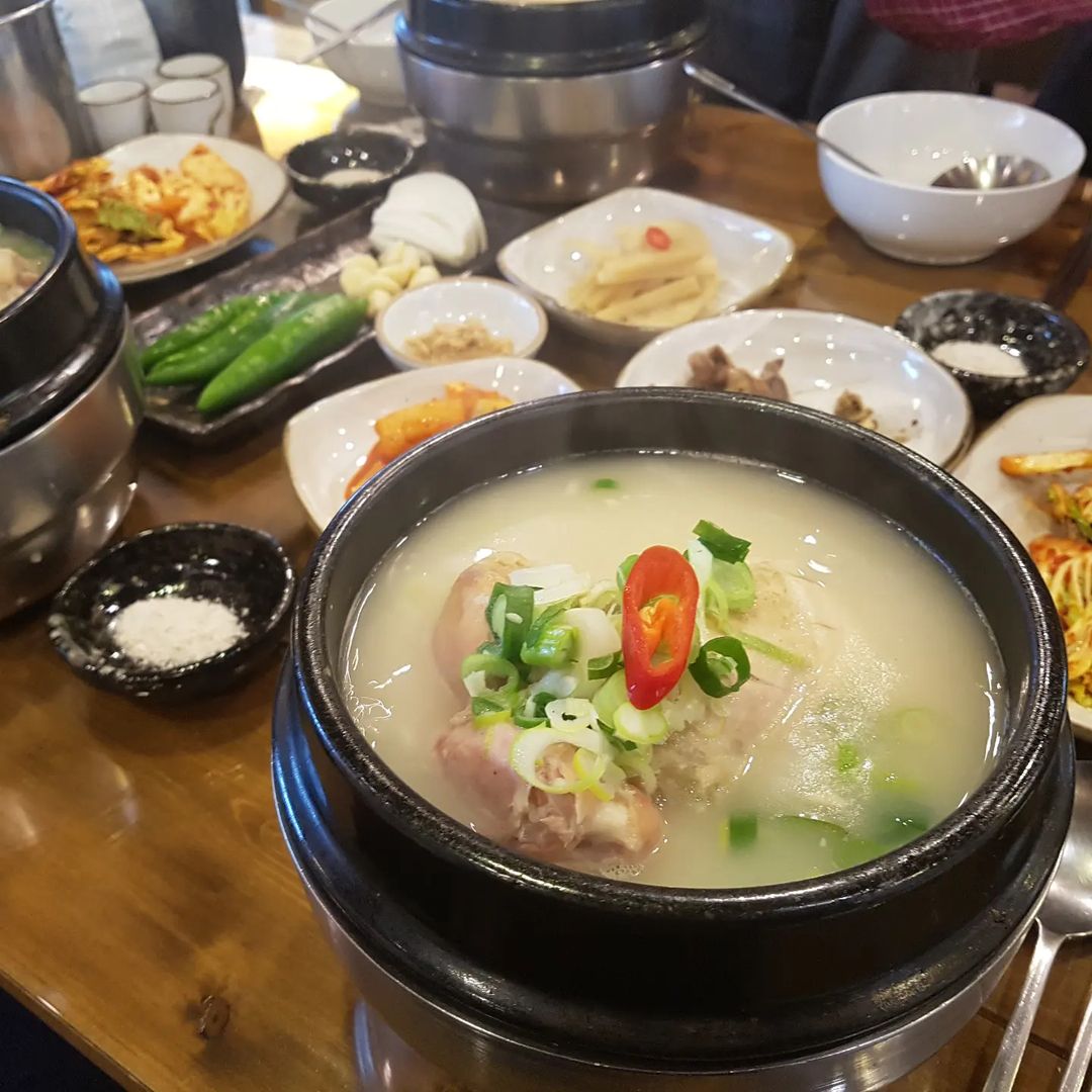 맛집수집가 🍴 on Instagram: “이열치열🔥 더위엔 삼계탕🤤 식당명- 동백삼계탕 본점 주소- 부산 해운대구 마린시티3로 23 3층 메뉴- 동백 삼계탕 15000원 개인적인별점 ★★★★★ 개인적으로